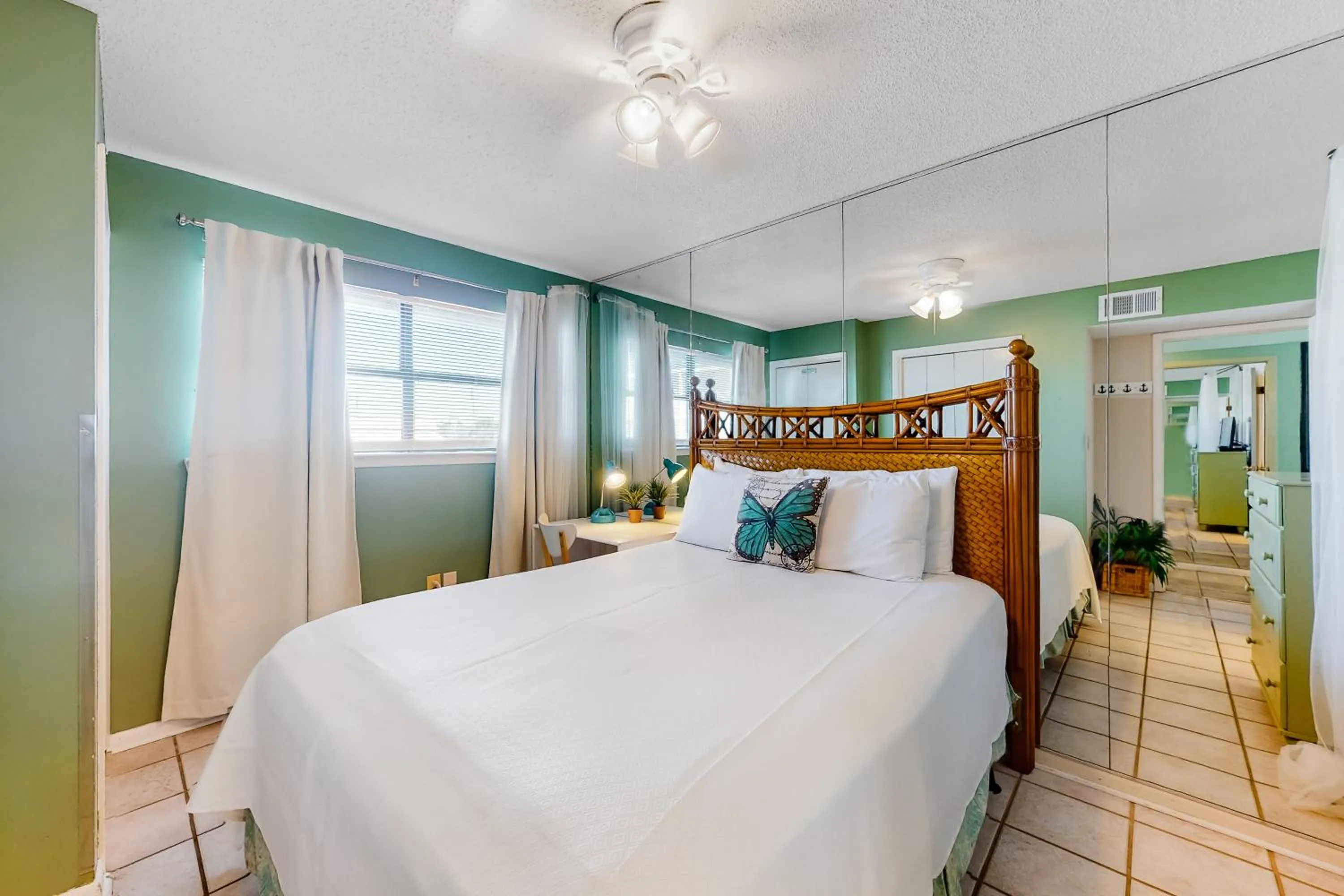 Bed in Seaside Beach & Racquet Club 2204