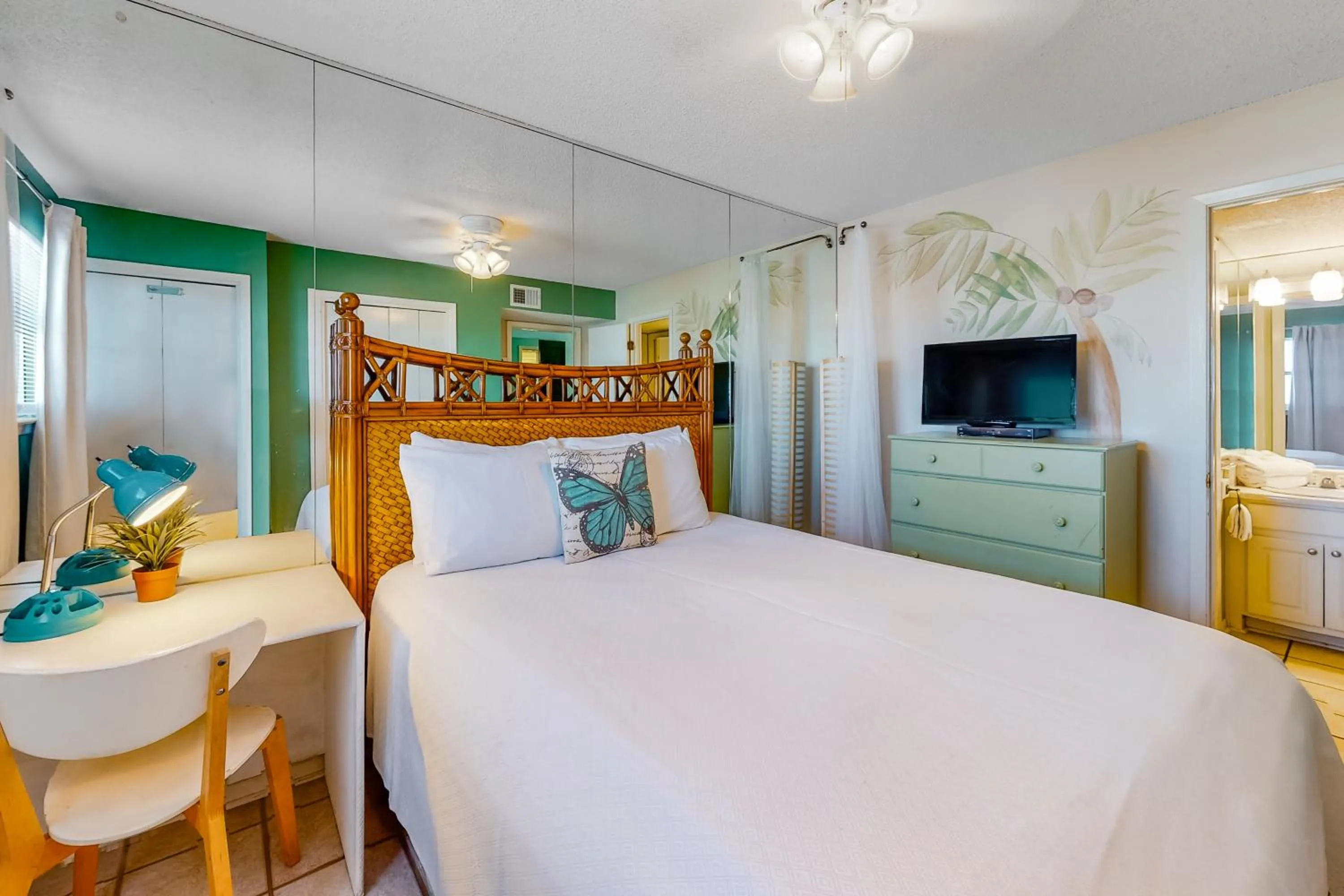 Bed in Seaside Beach & Racquet Club 2204