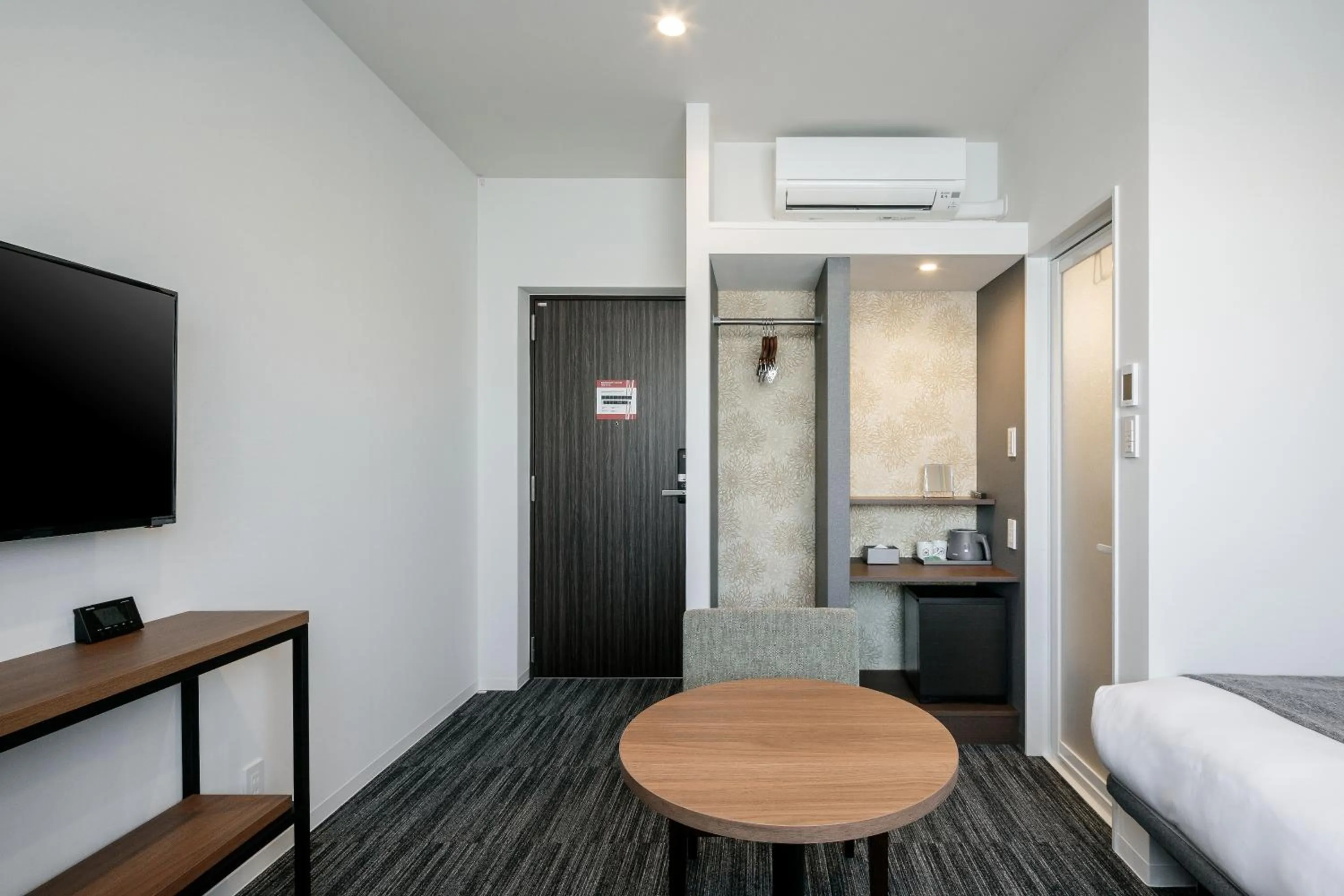 Photo of the whole room, Bed in M's Hotel Nijojo Oike