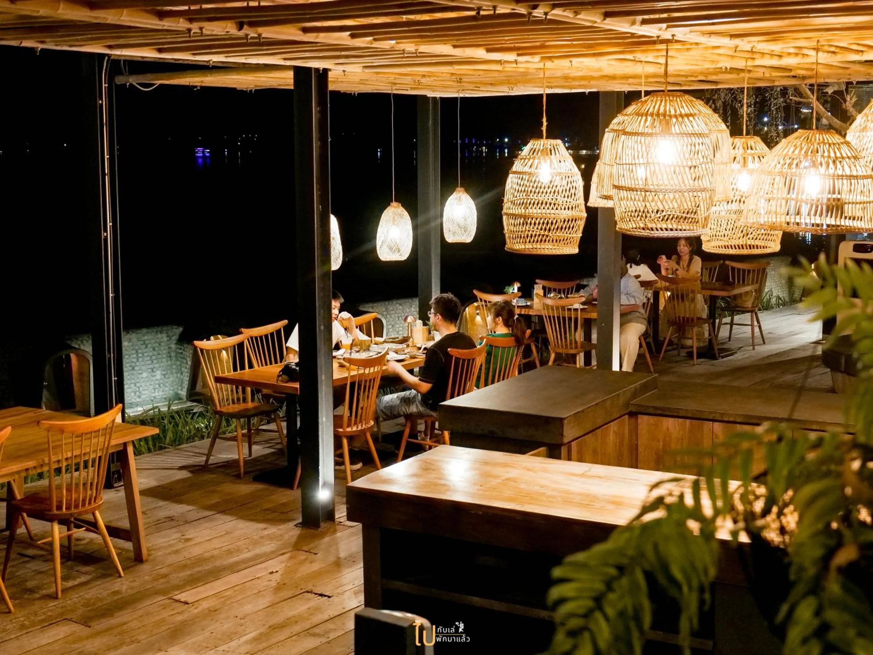 Restaurant/places to eat in Z9 Resort