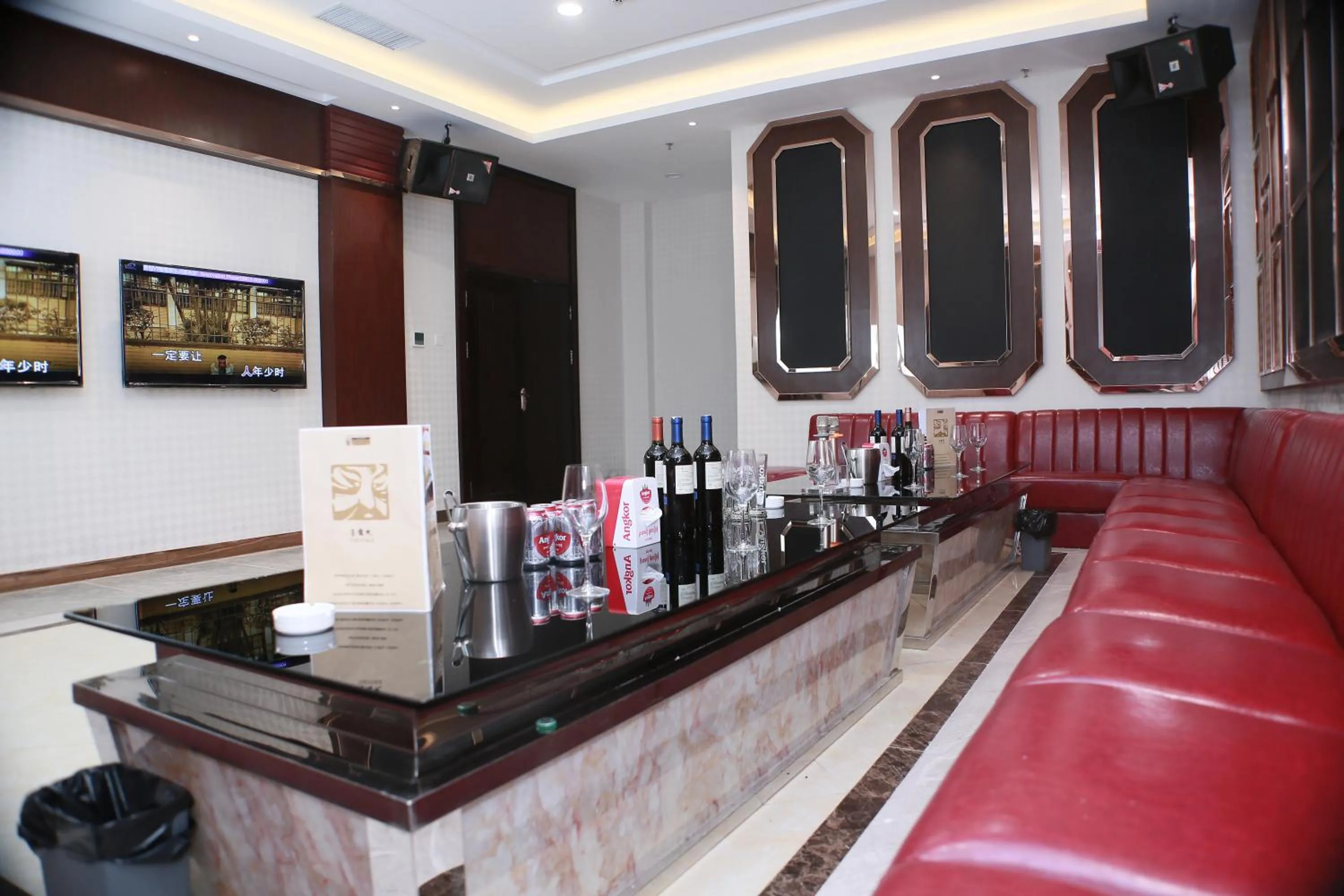 Karaoke in Sealong Bay ZhongQi Conifer Hotel 海龙湾中启康年酒店