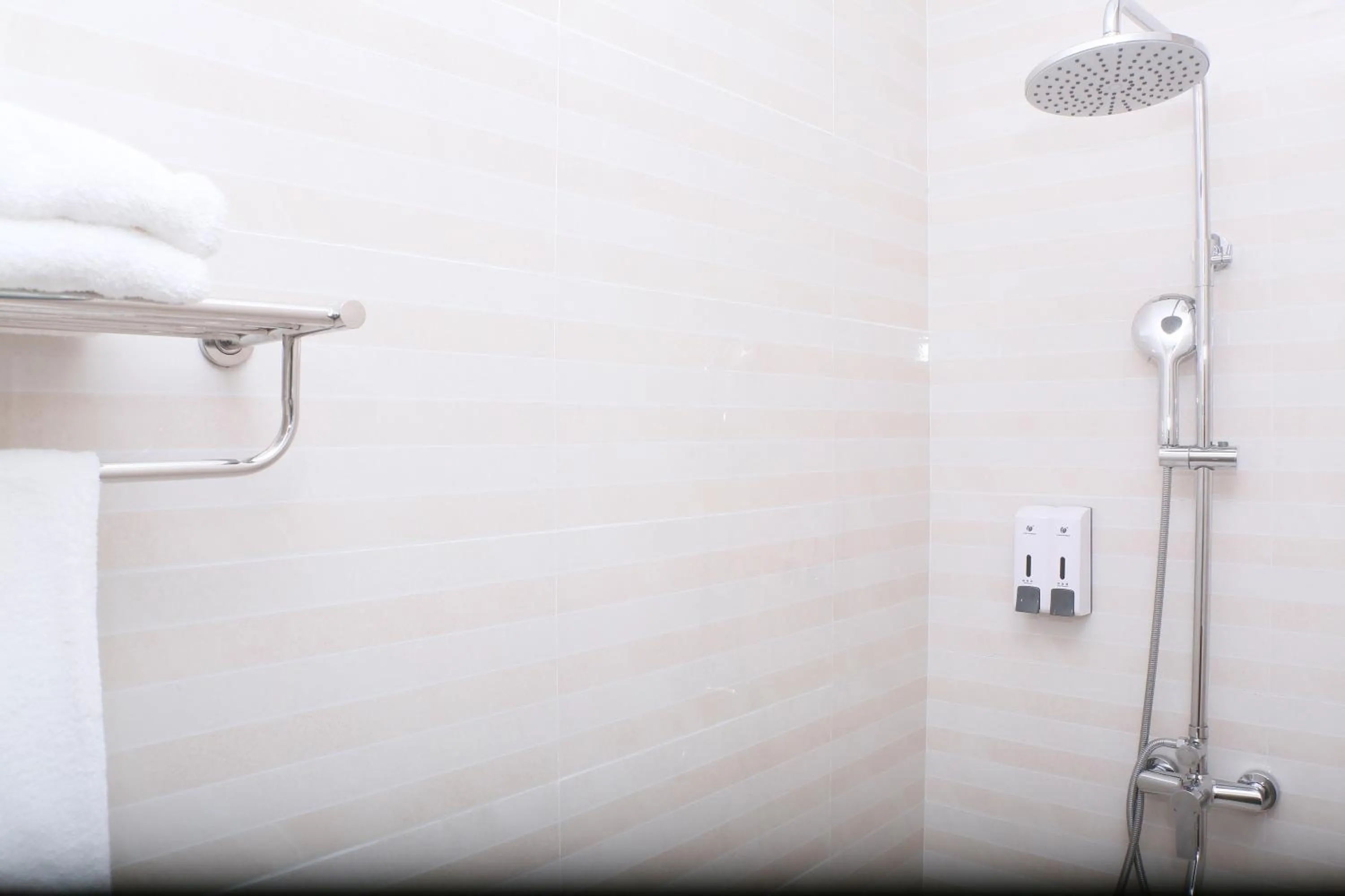 Sealong Bay ZhongQi Conifer Hotel 海龙湾中启康年酒店