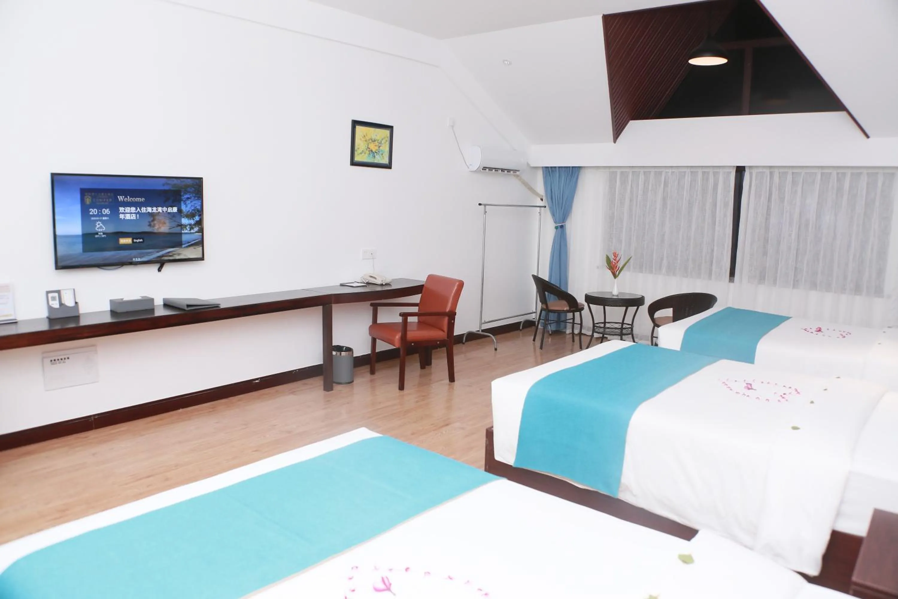 Bedroom in Sealong Bay ZhongQi Conifer Hotel 海龙湾中启康年酒店