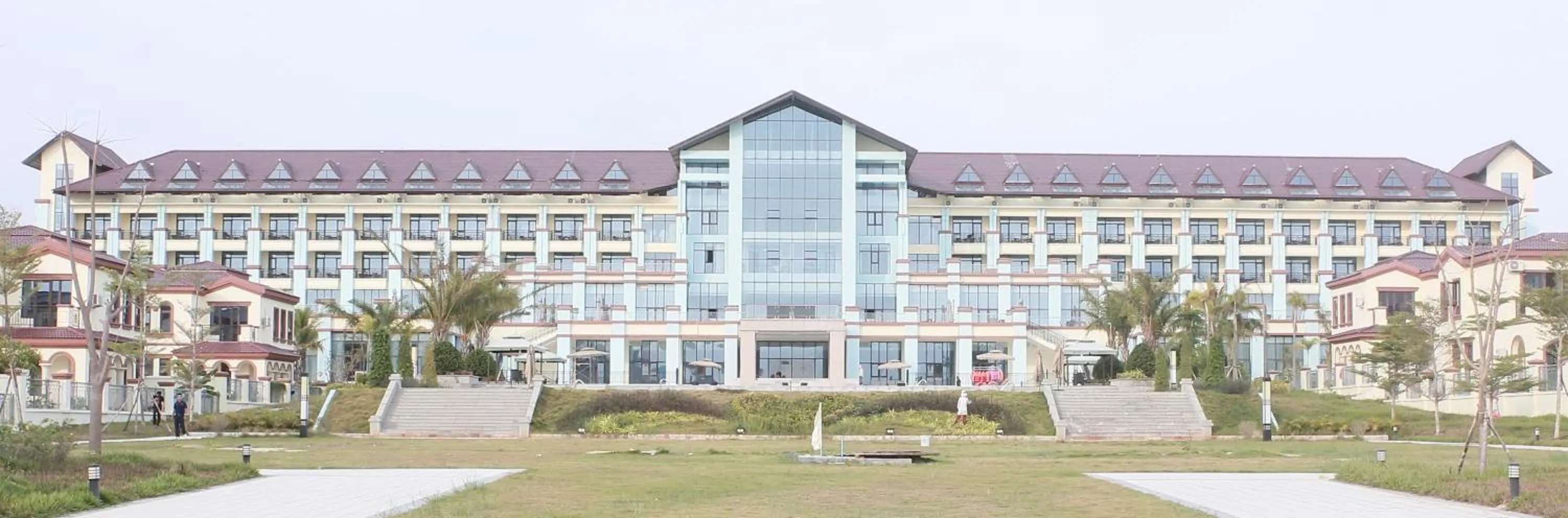 Sealong Bay ZhongQi Conifer Hotel 海龙湾中启康年酒店