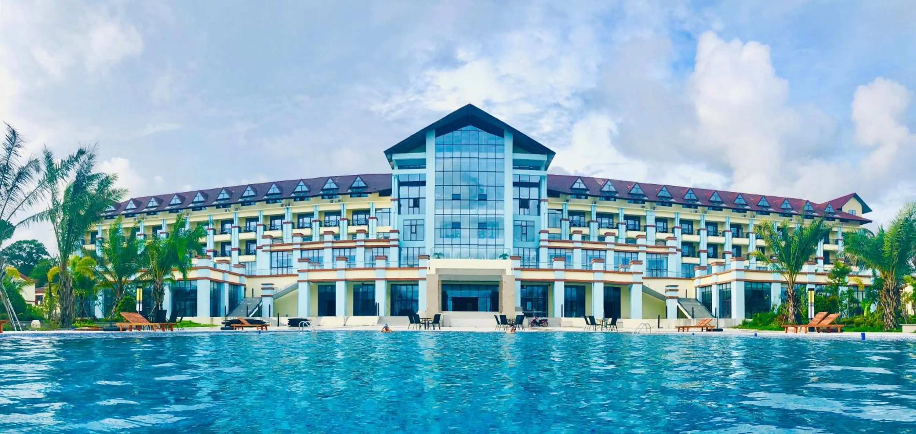 Property building in Sealong Bay ZhongQi Conifer Hotel 海龙湾中启康年酒店