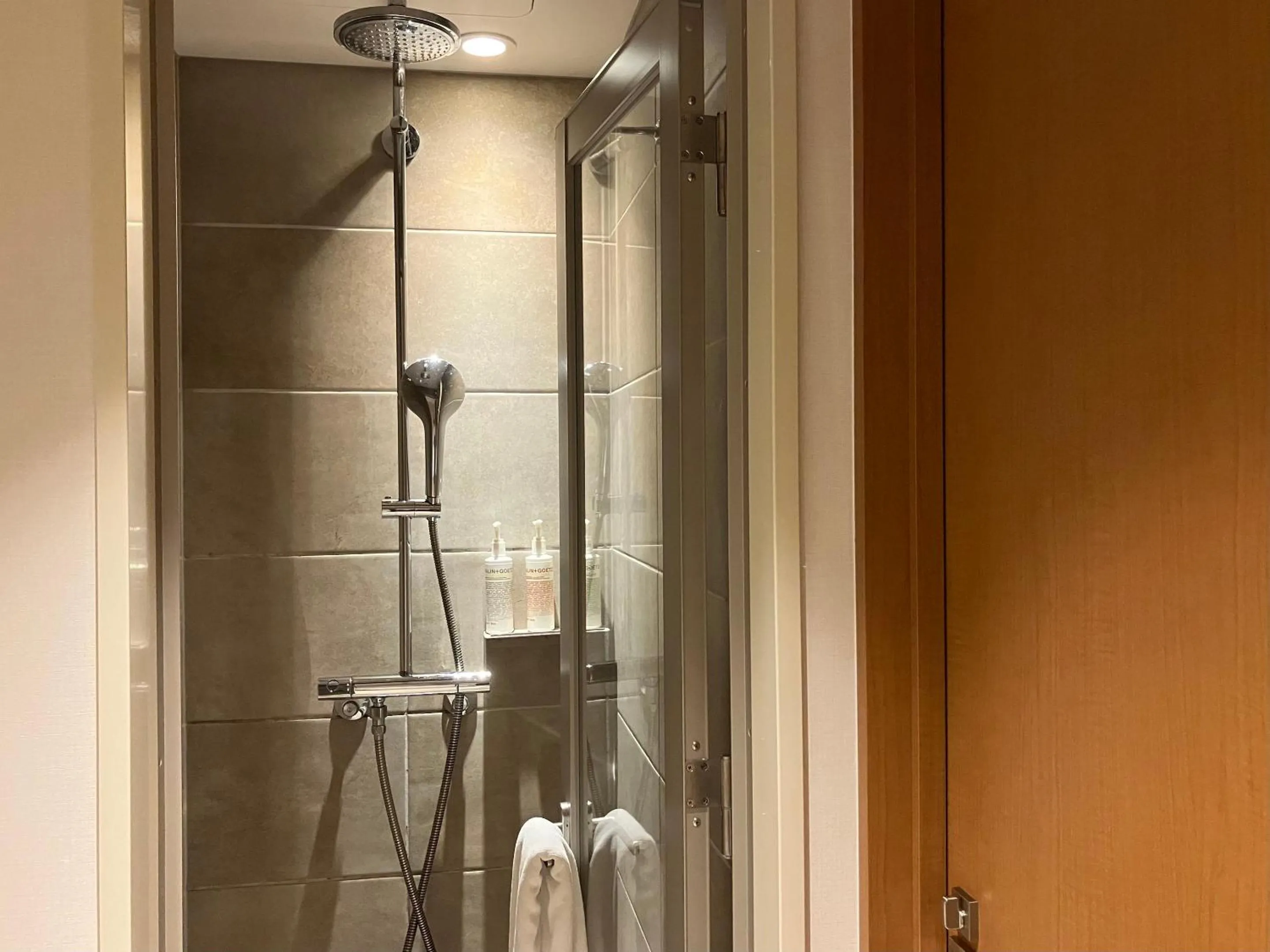 Shower in HOTEL STRATA NAHA