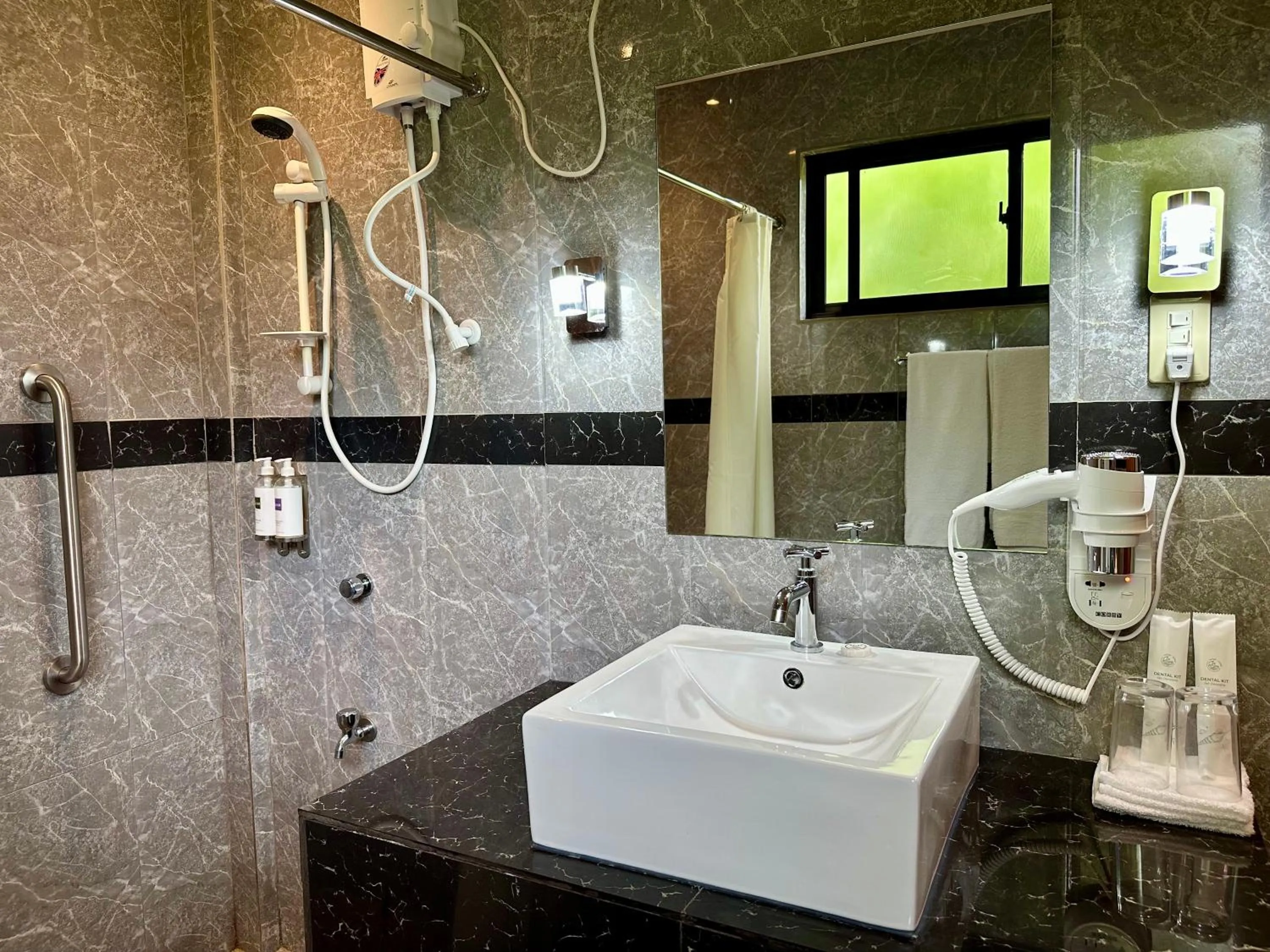 Public Bath in Strutz Art Garden Resort