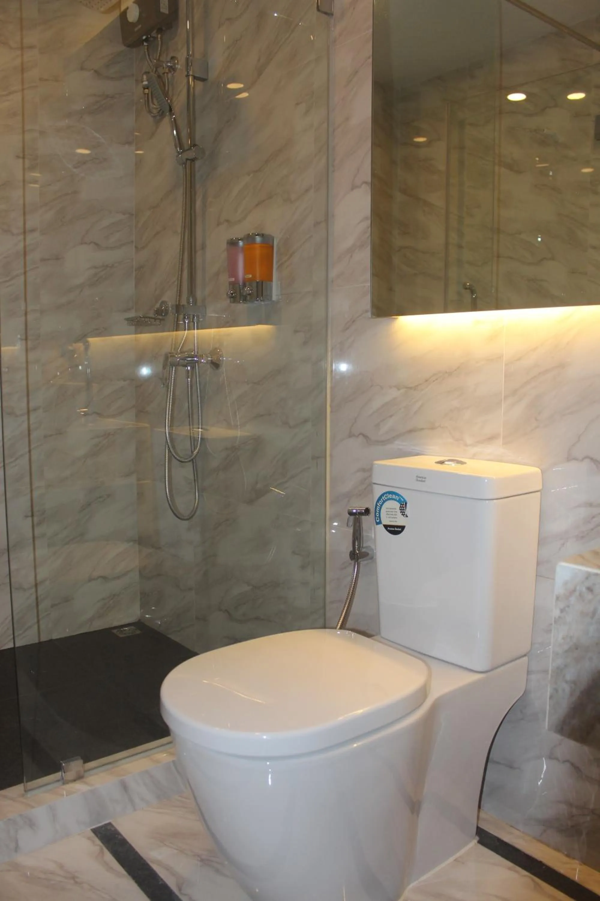 Shower in H-District Boutique Poshotel