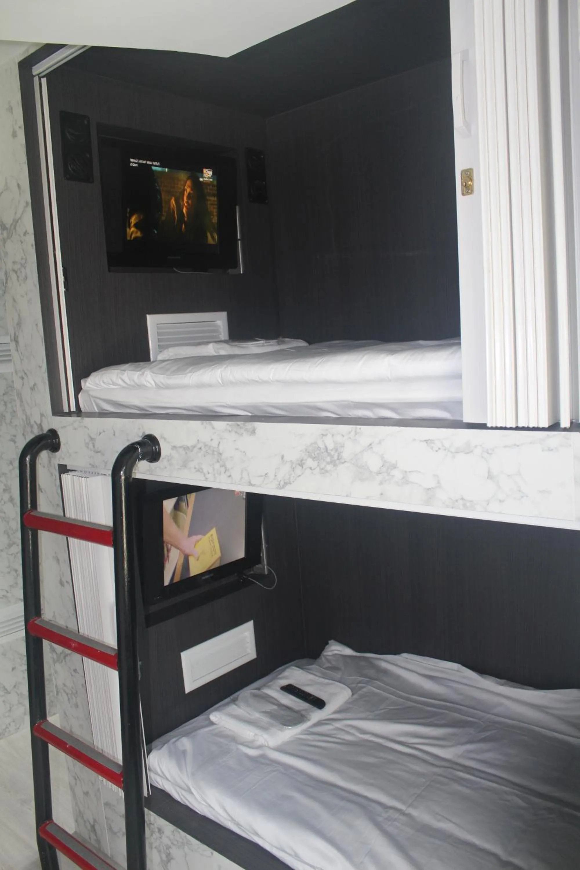 TV and multimedia, Bed in H-District Boutique Poshotel