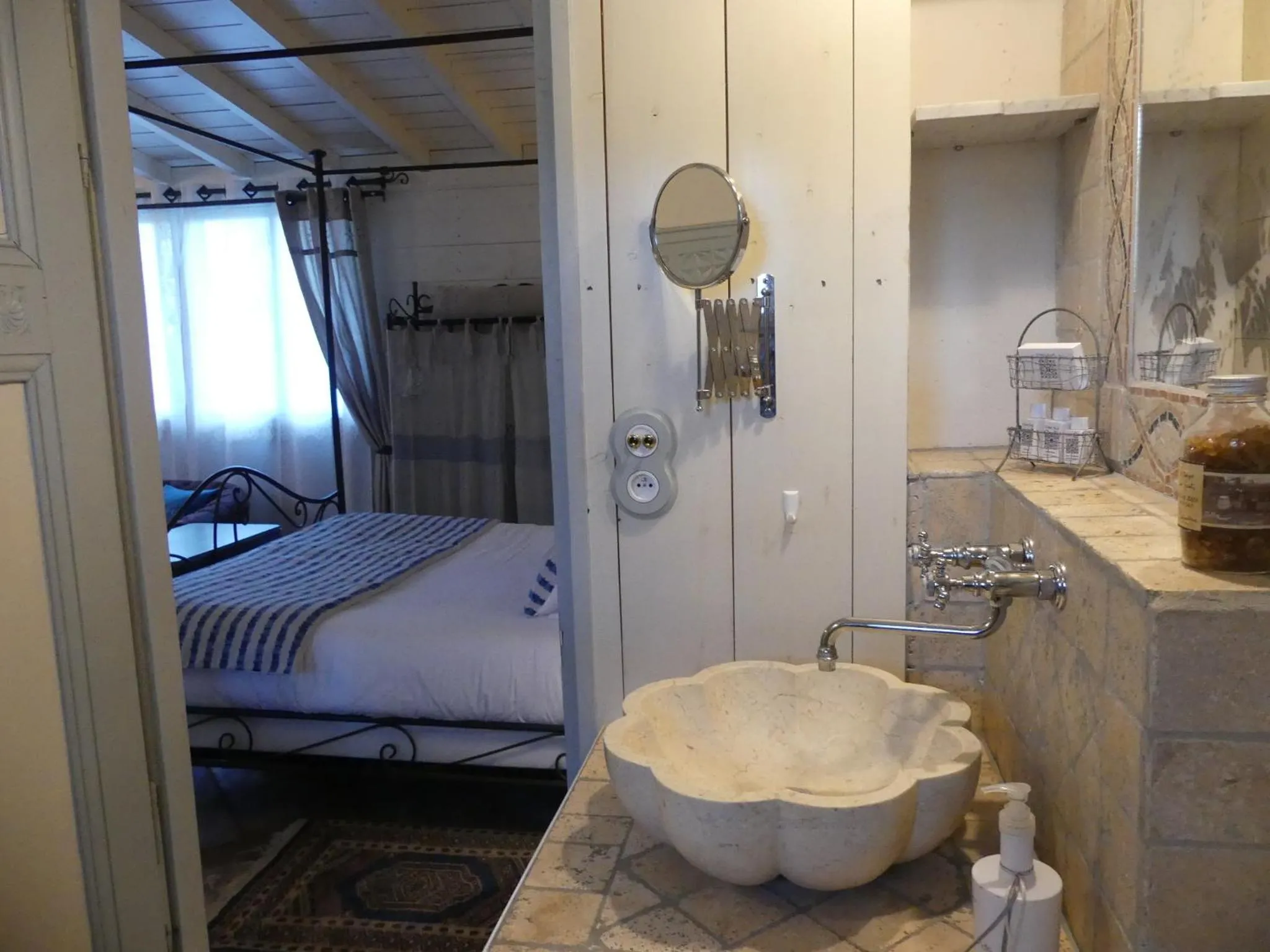 Bathroom, Bed in Domaine de l’Escuderia
