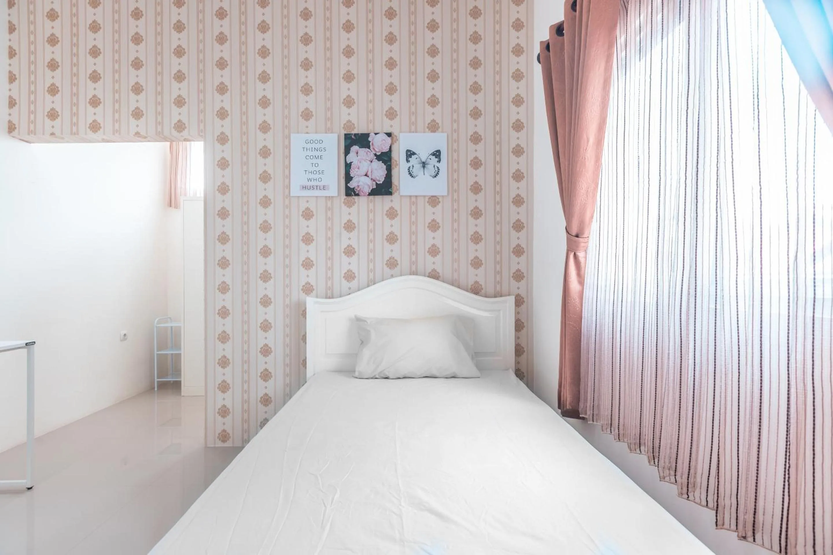 Bedroom, Bed in OYO Life 2658 Kost Rasyamada