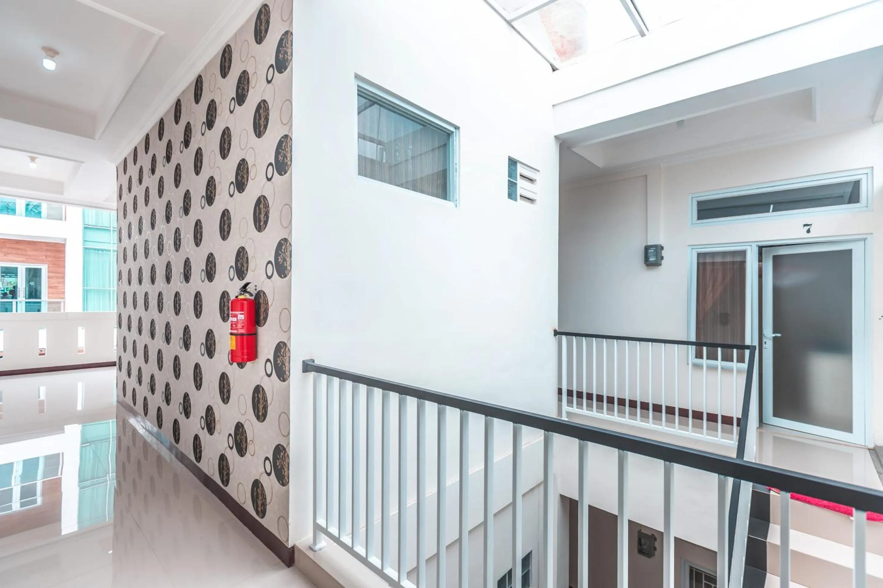 Lobby or reception in OYO Life 2658 Kost Rasyamada