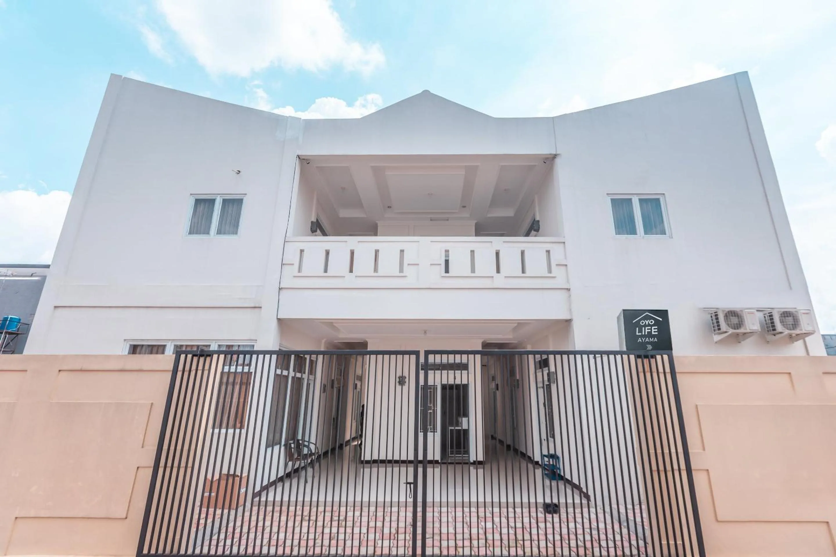 Facade/entrance in OYO Life 2658 Kost Rasyamada