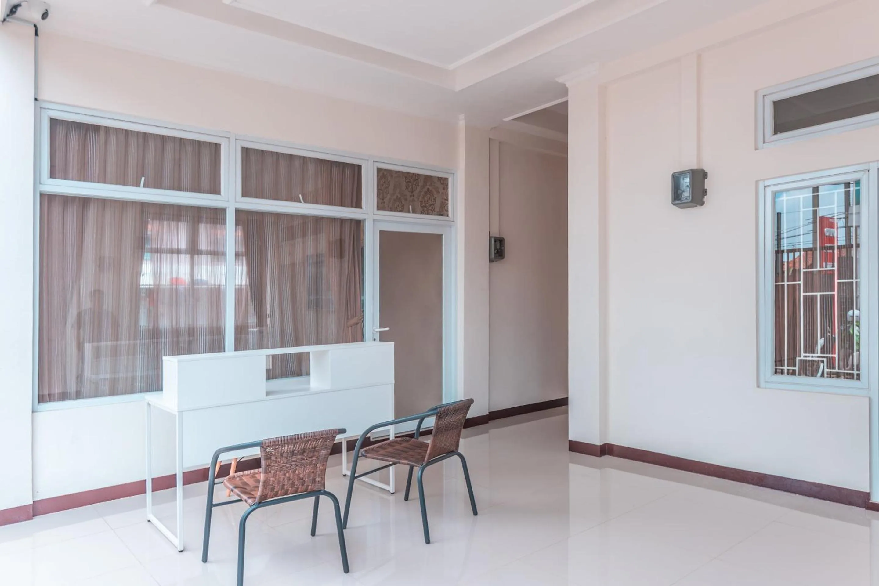 Lobby or reception in OYO Life 2658 Kost Rasyamada