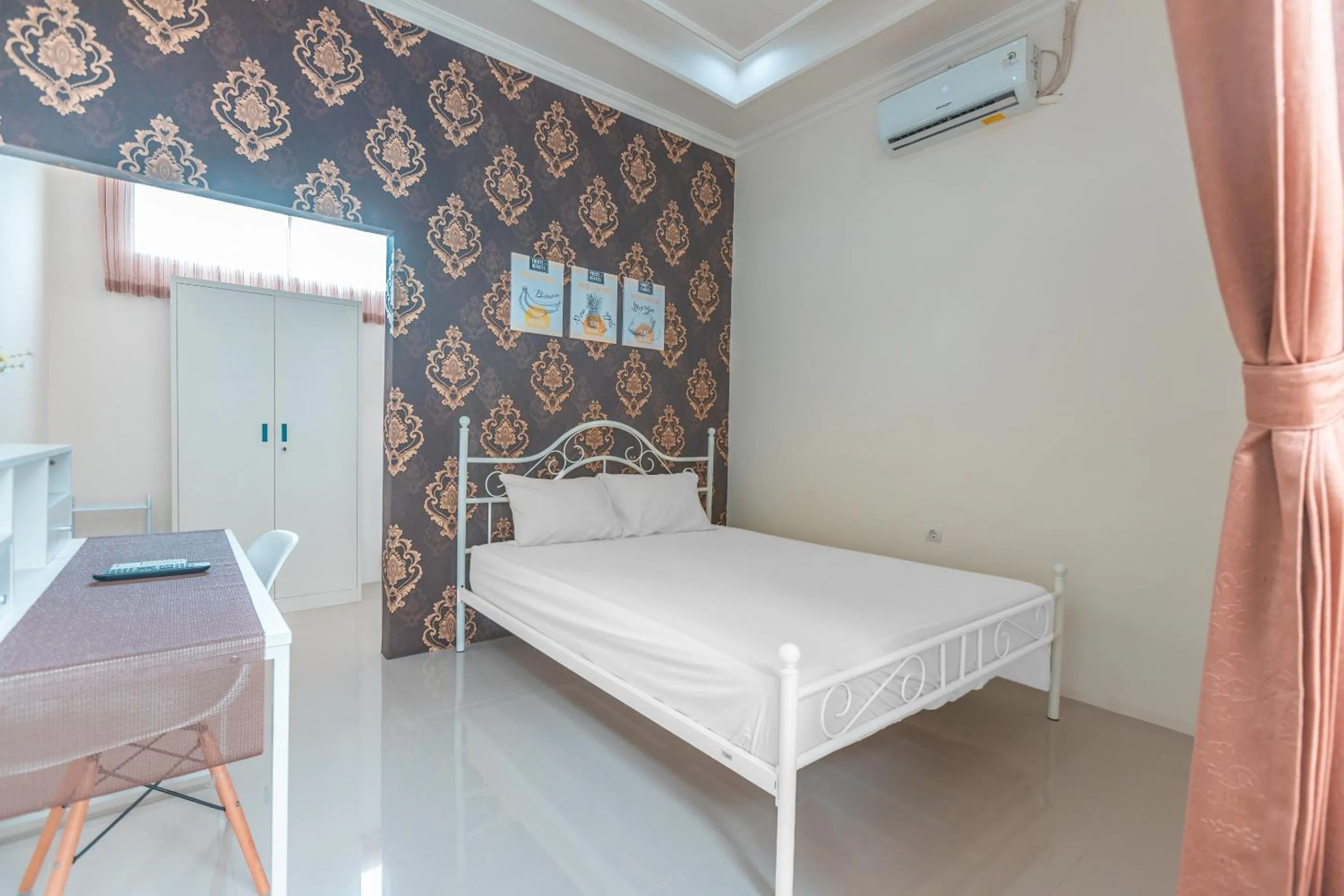 Bedroom, Bed in OYO Life 2658 Kost Rasyamada