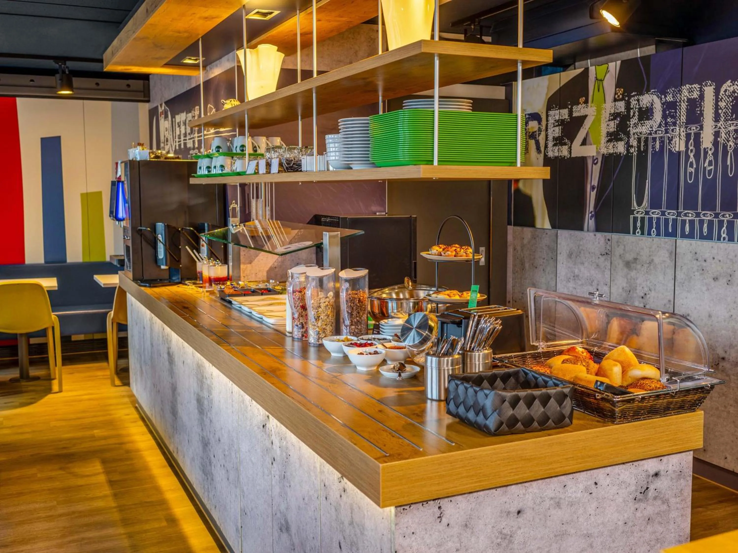 Restaurant/places to eat in B&B HOTEL Mainz-Süd