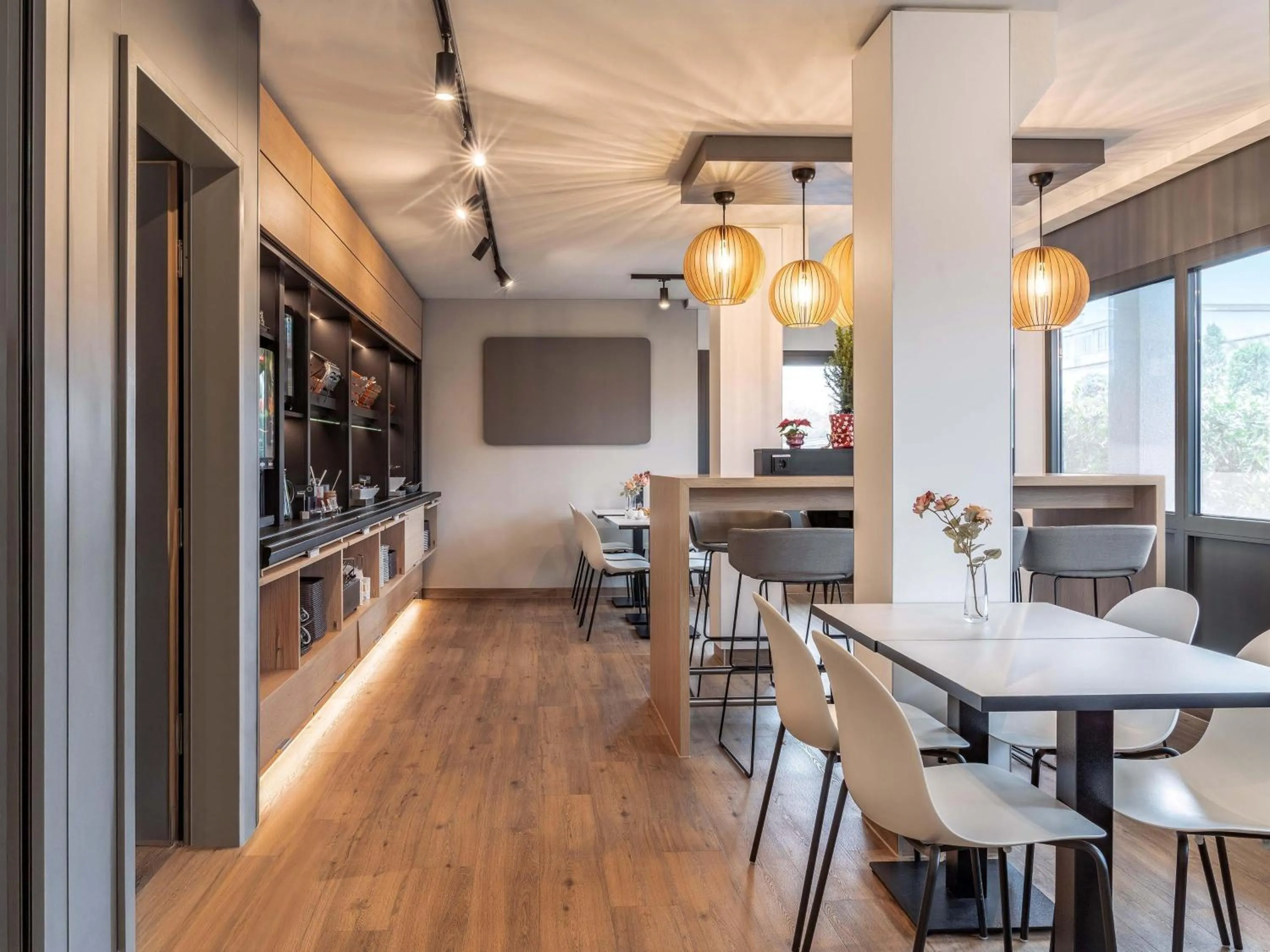 Lounge or bar in B&B HOTEL Mainz-Süd