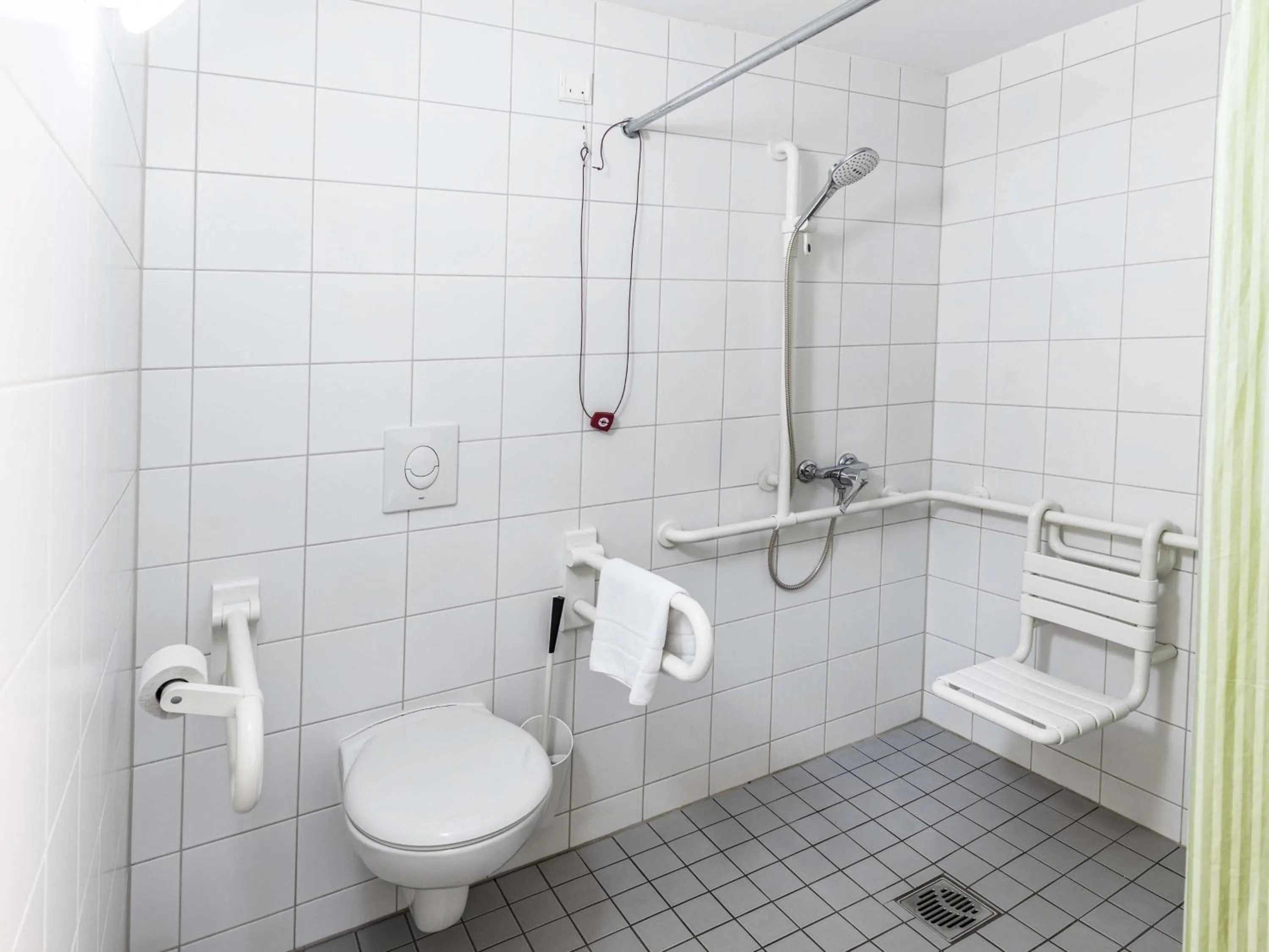 Bathroom in B&B HOTEL Mainz-Süd