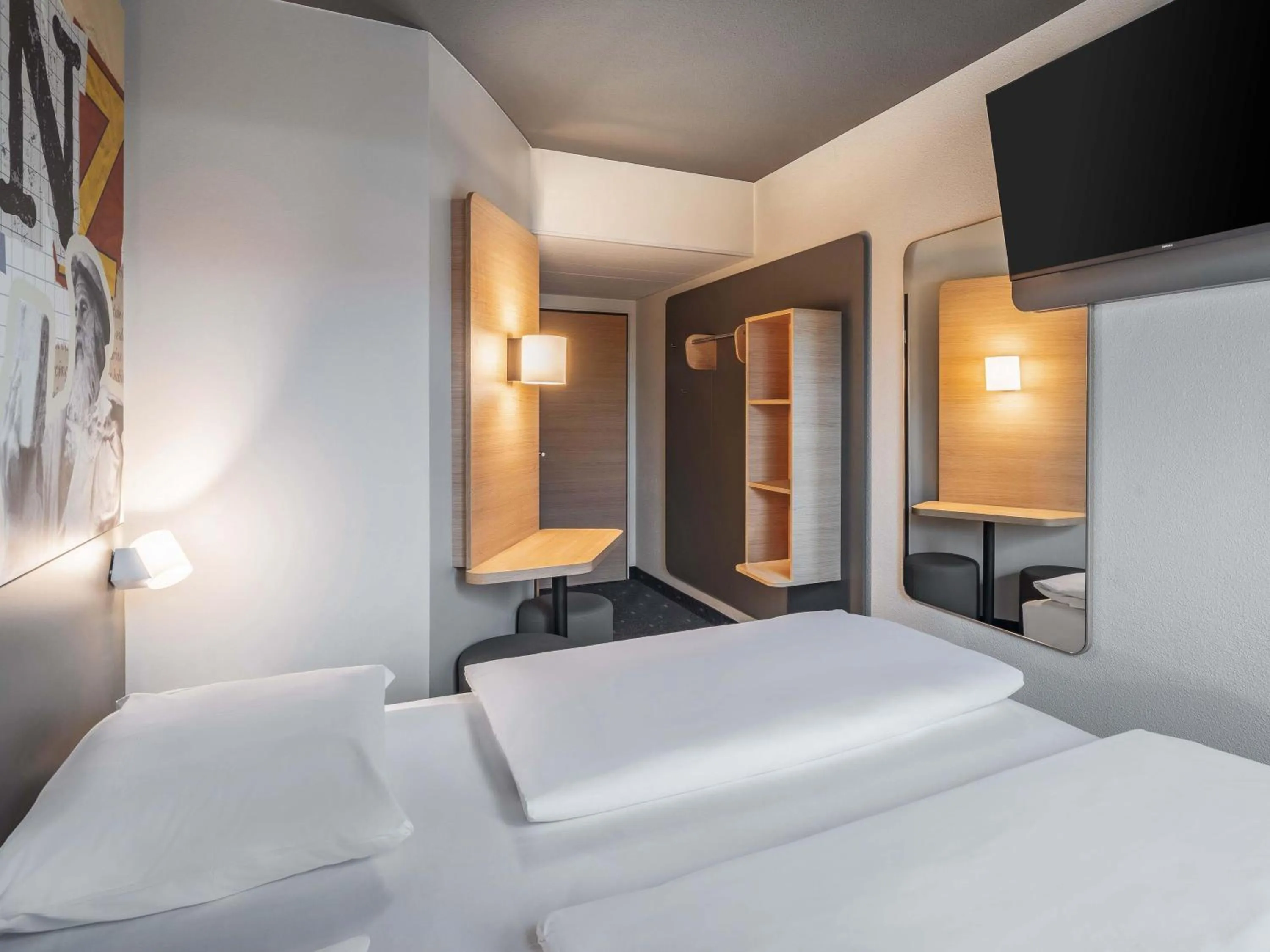 Photo of the whole room, Bed in B&B HOTEL Mainz-Süd