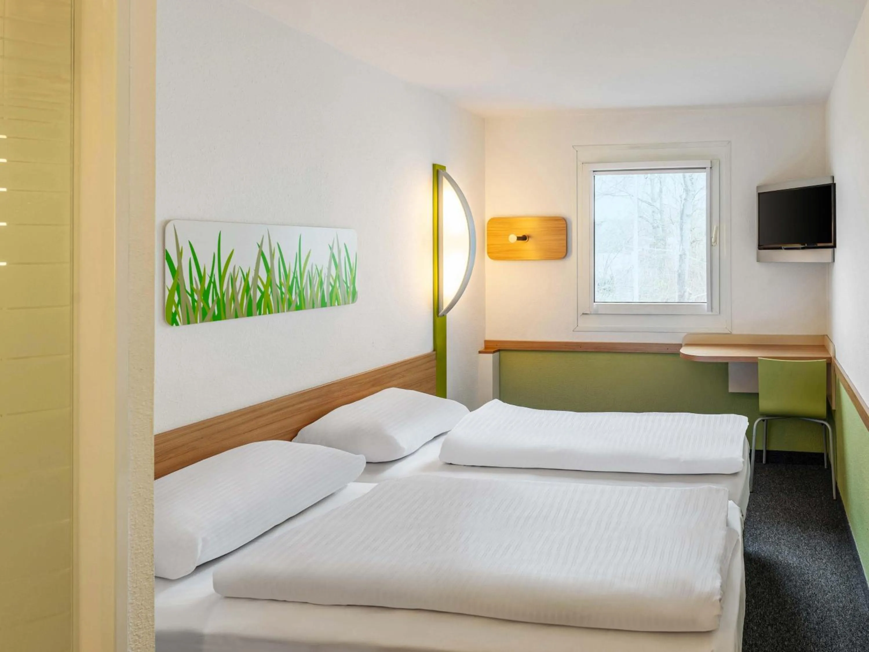 Photo of the whole room, Bed in B&B HOTEL Mainz-Süd