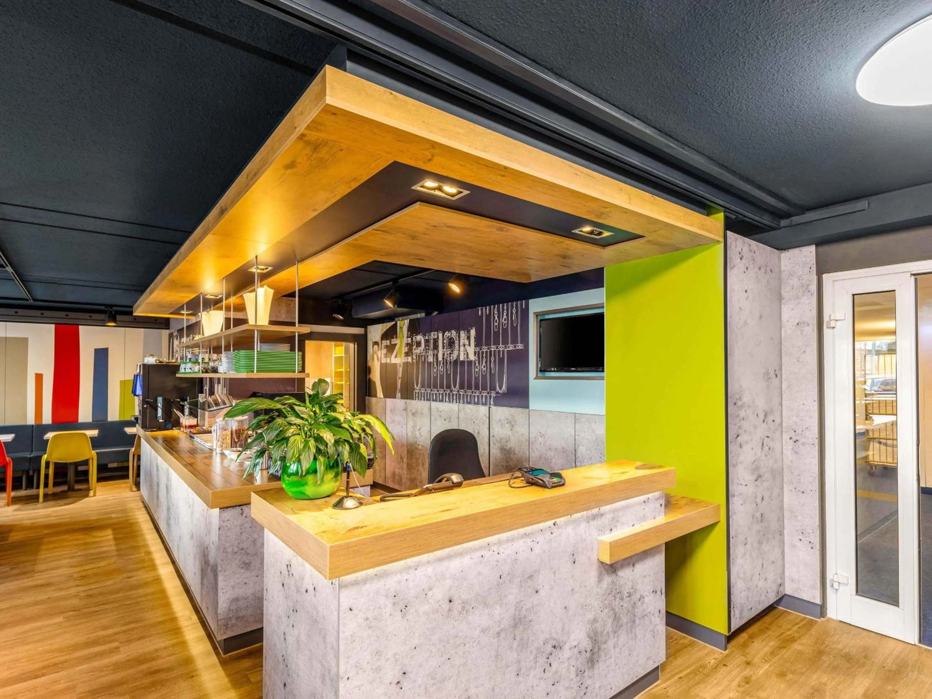 Lobby or reception in B&B HOTEL Mainz-Süd