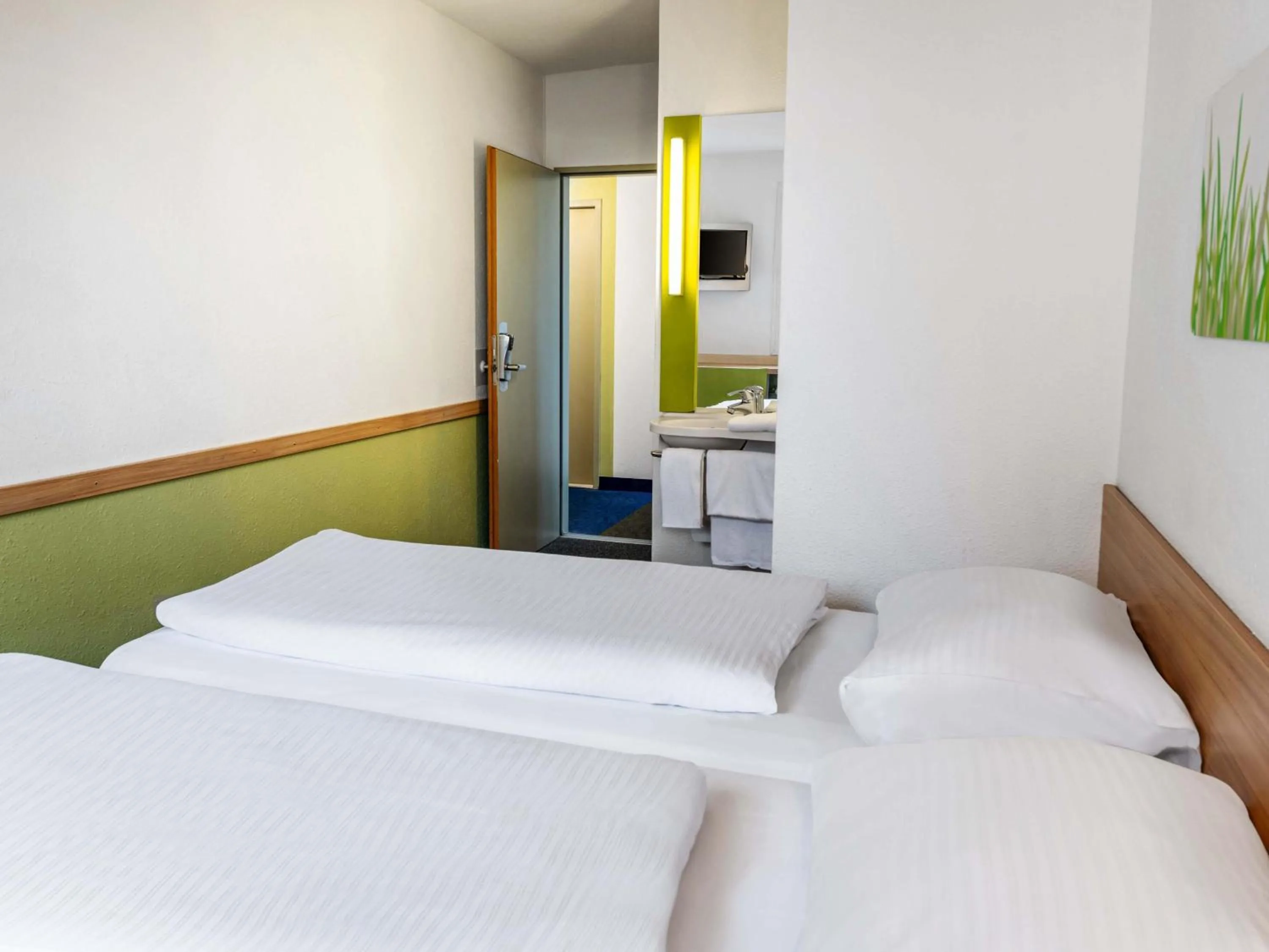 Photo of the whole room, Bed in B&B HOTEL Mainz-Süd