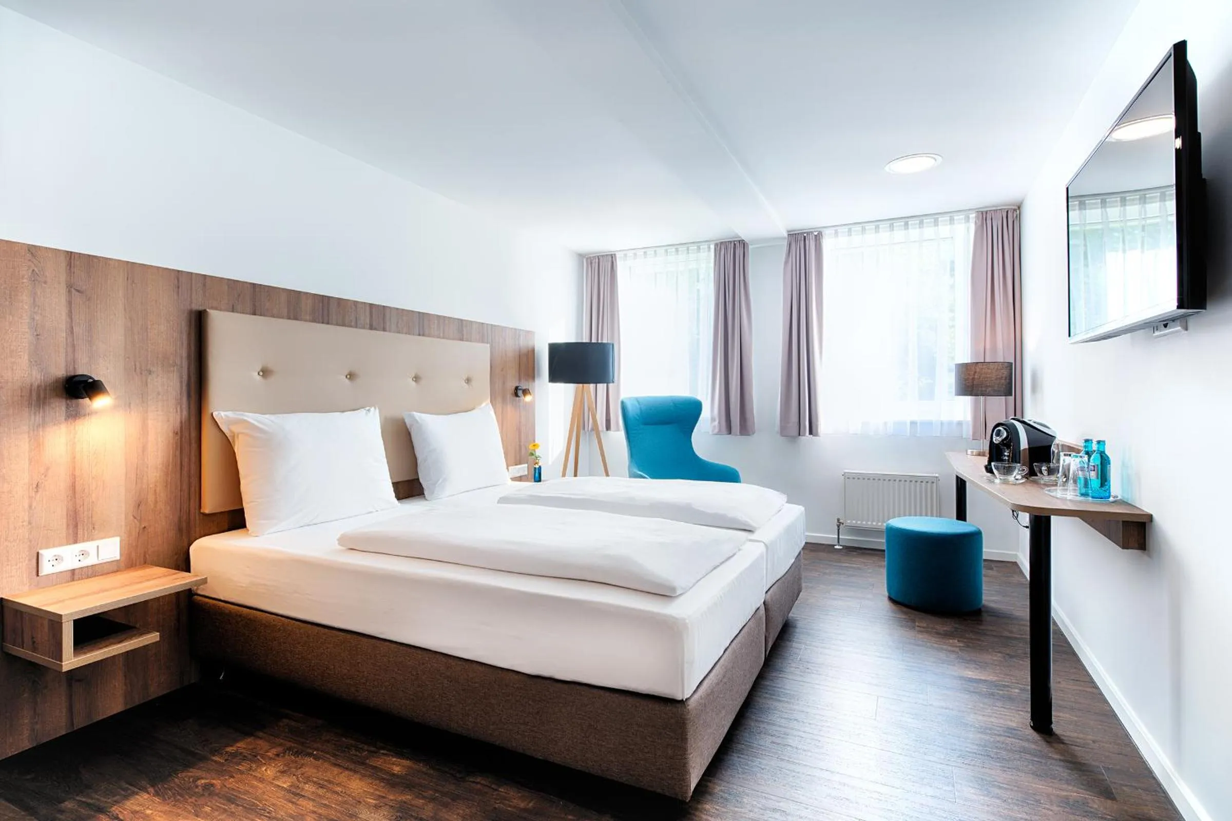 Photo of the whole room, Bed in ACHAT Hotel Stuttgart Zuffenhausen