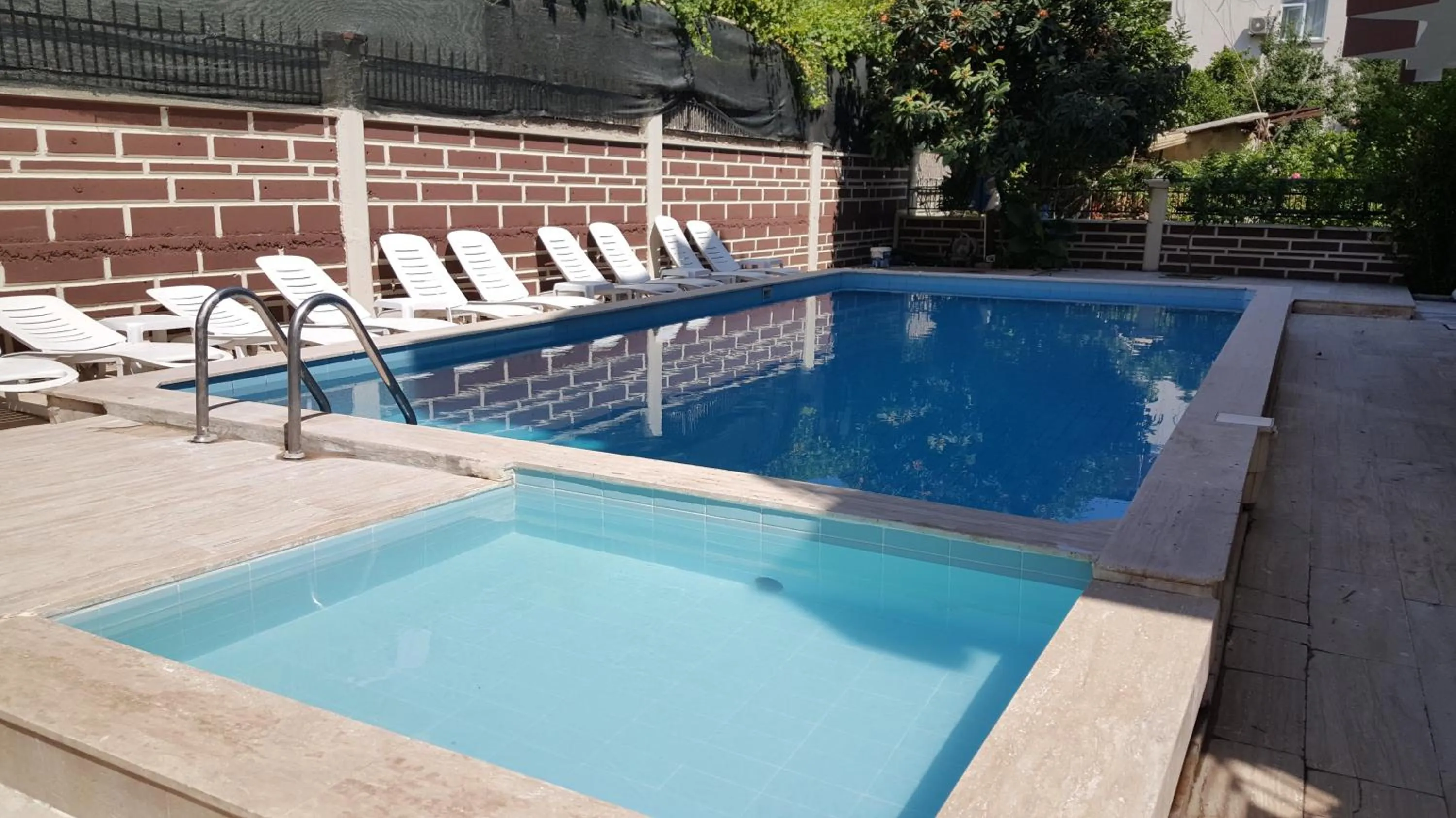 Swimming pool in Kartal Hotel