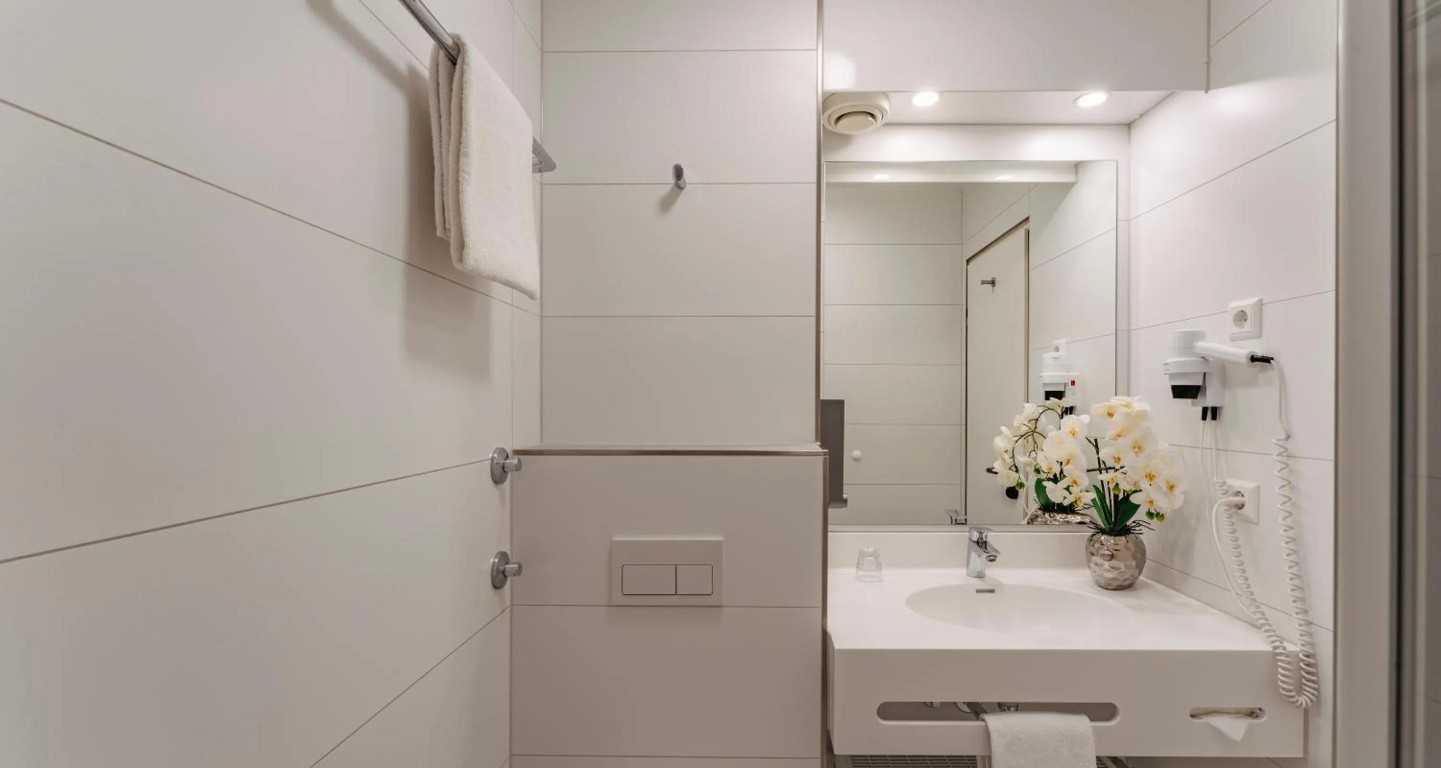 Bathroom in PLAZA INN Karlsruhe Nord