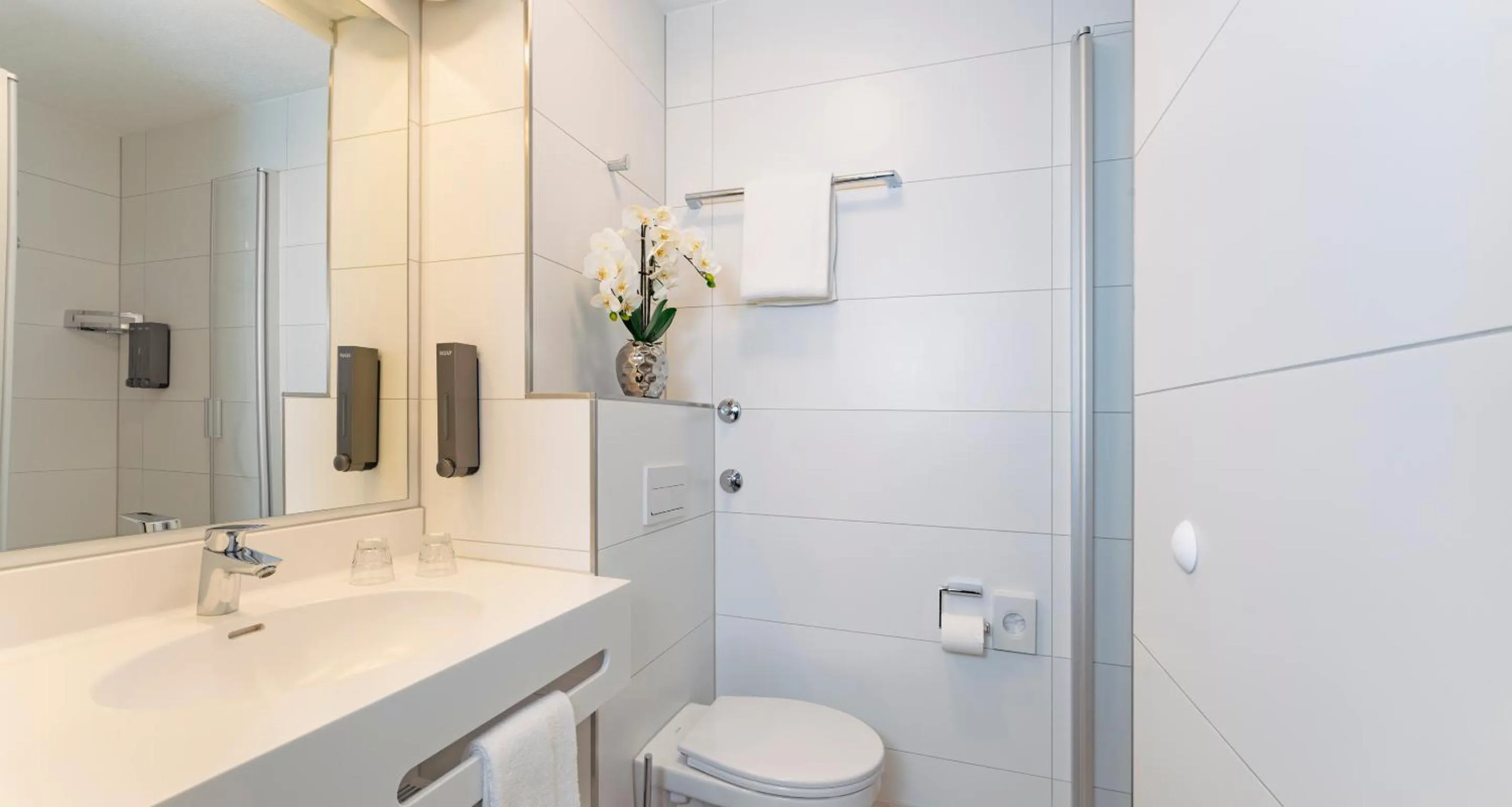 Bathroom in PLAZA INN Karlsruhe Nord