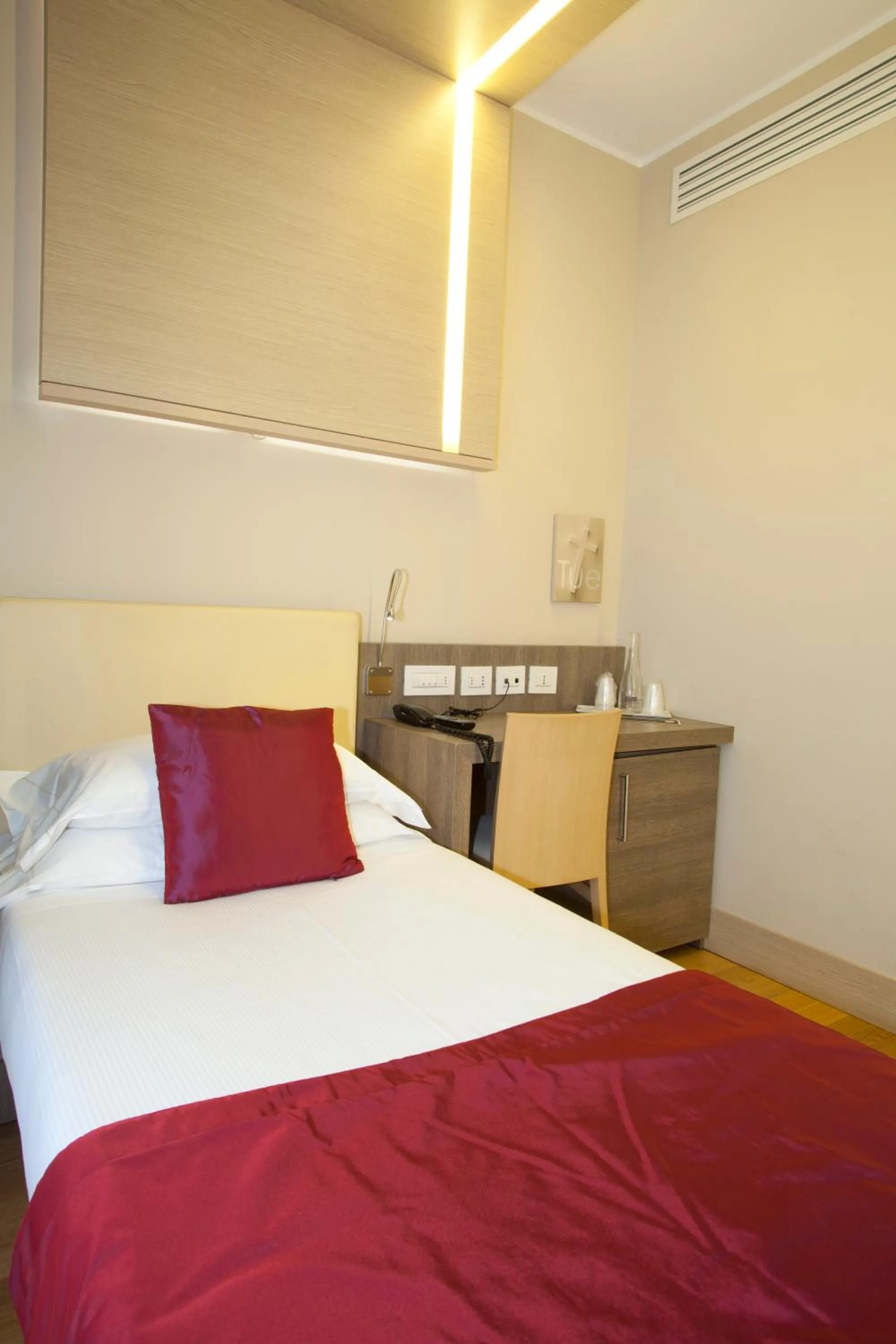 Photo of the whole room, Bed in Hotel Il Cantico St. Peter