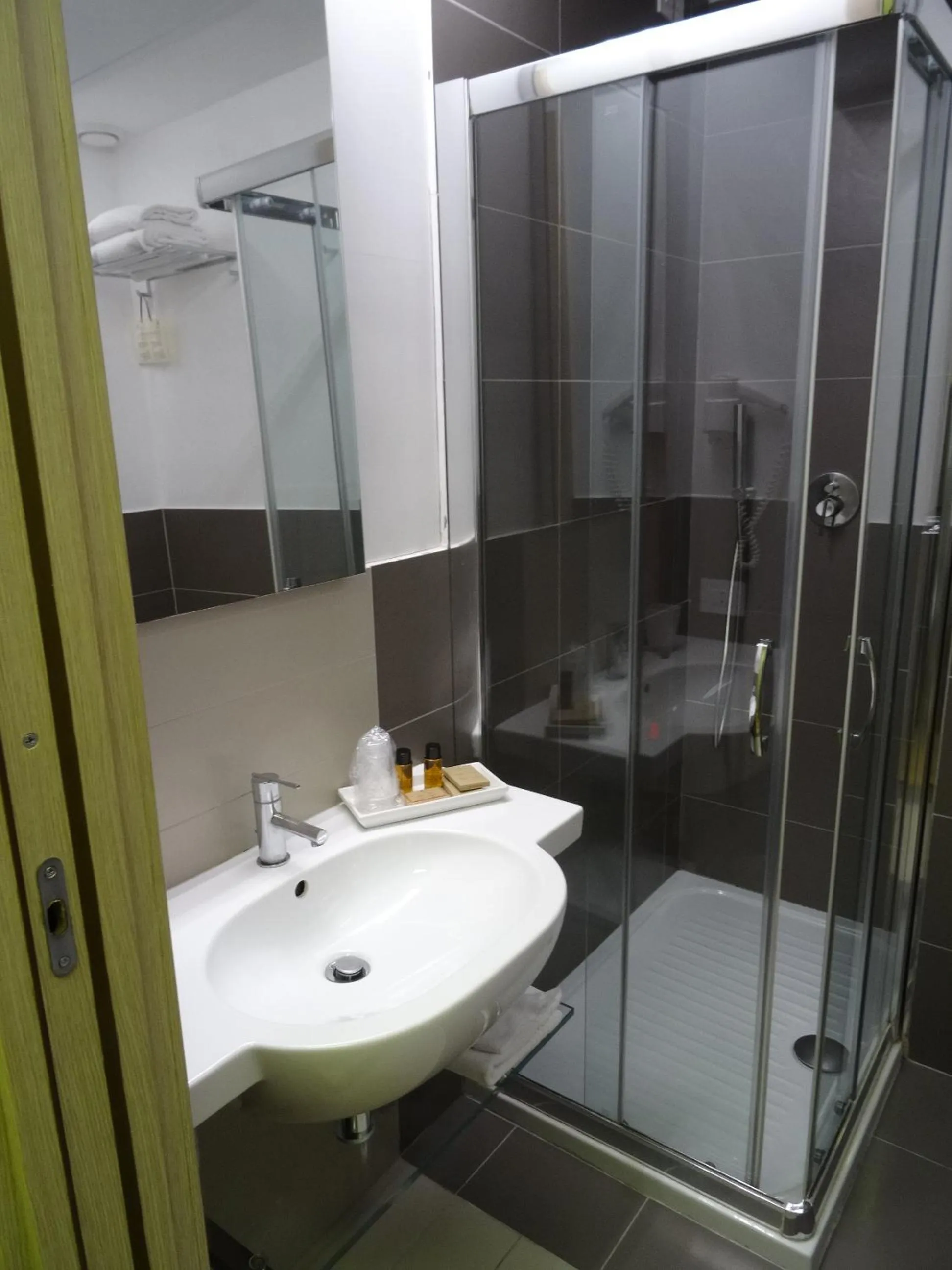 Bathroom in Hotel Il Cantico St. Peter