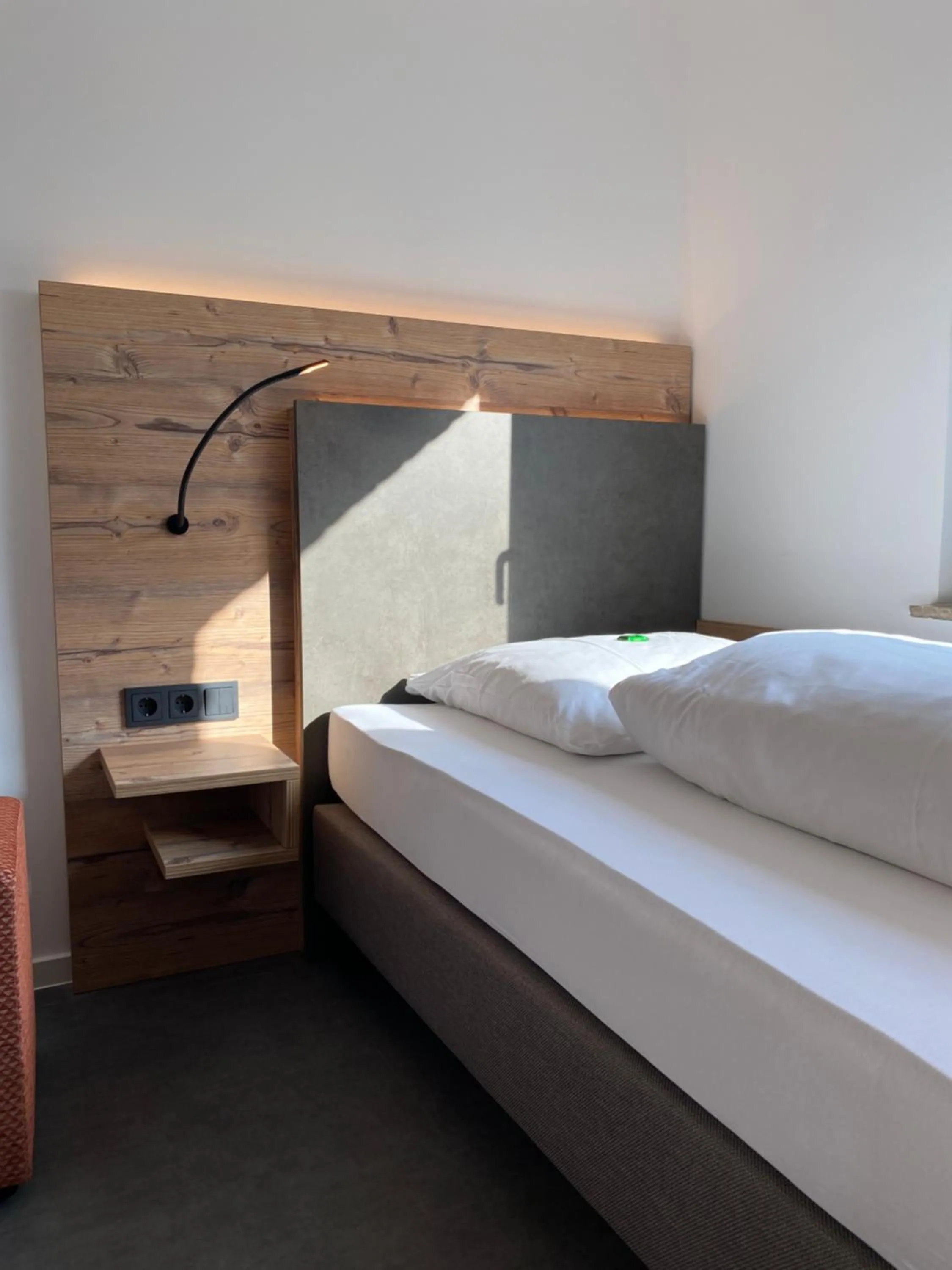 Bedroom, Bed in Hotel Mintarder Wasserbahnhof