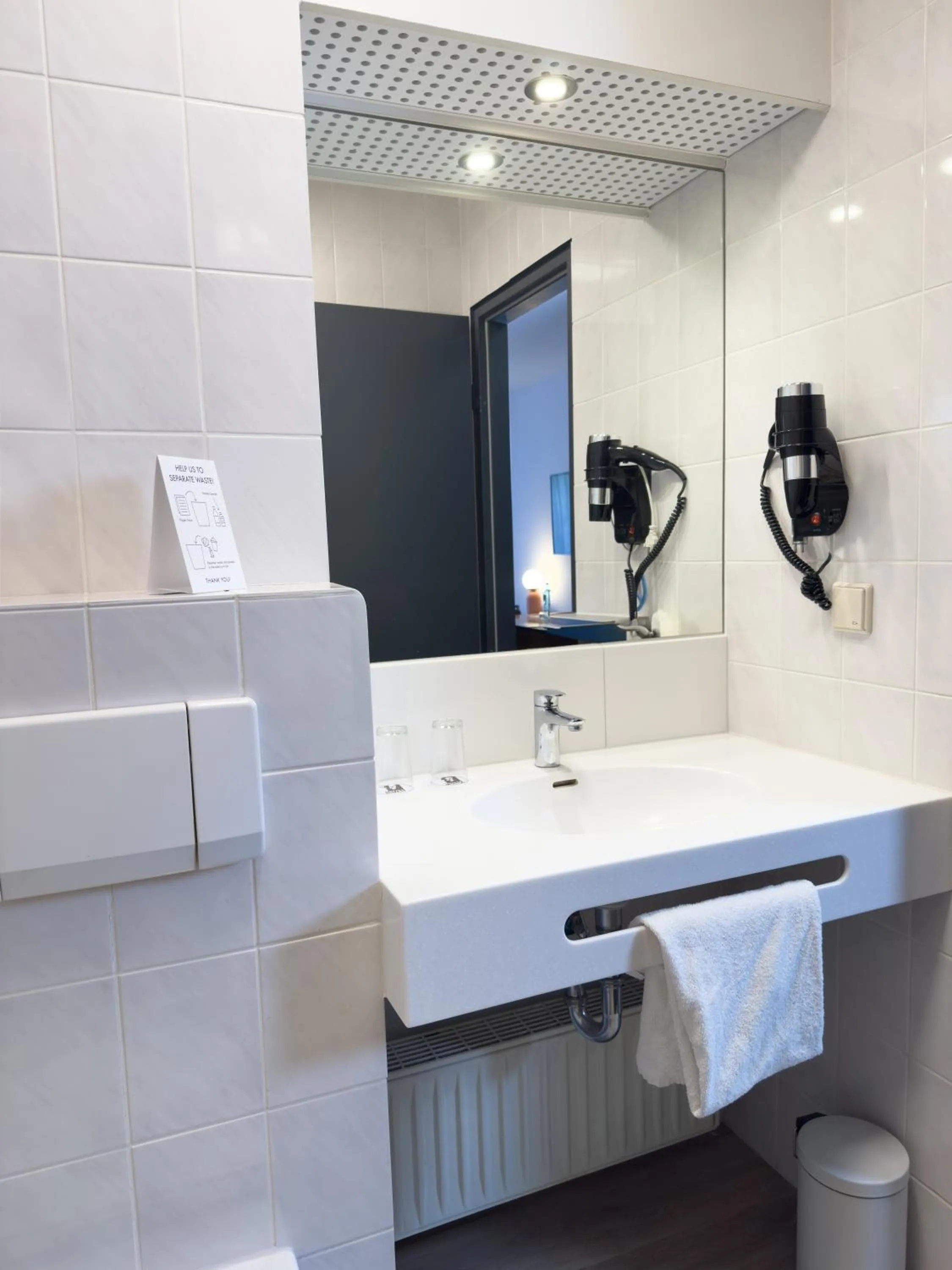 Bathroom in ACHAT Hotel Frankfurt Airport