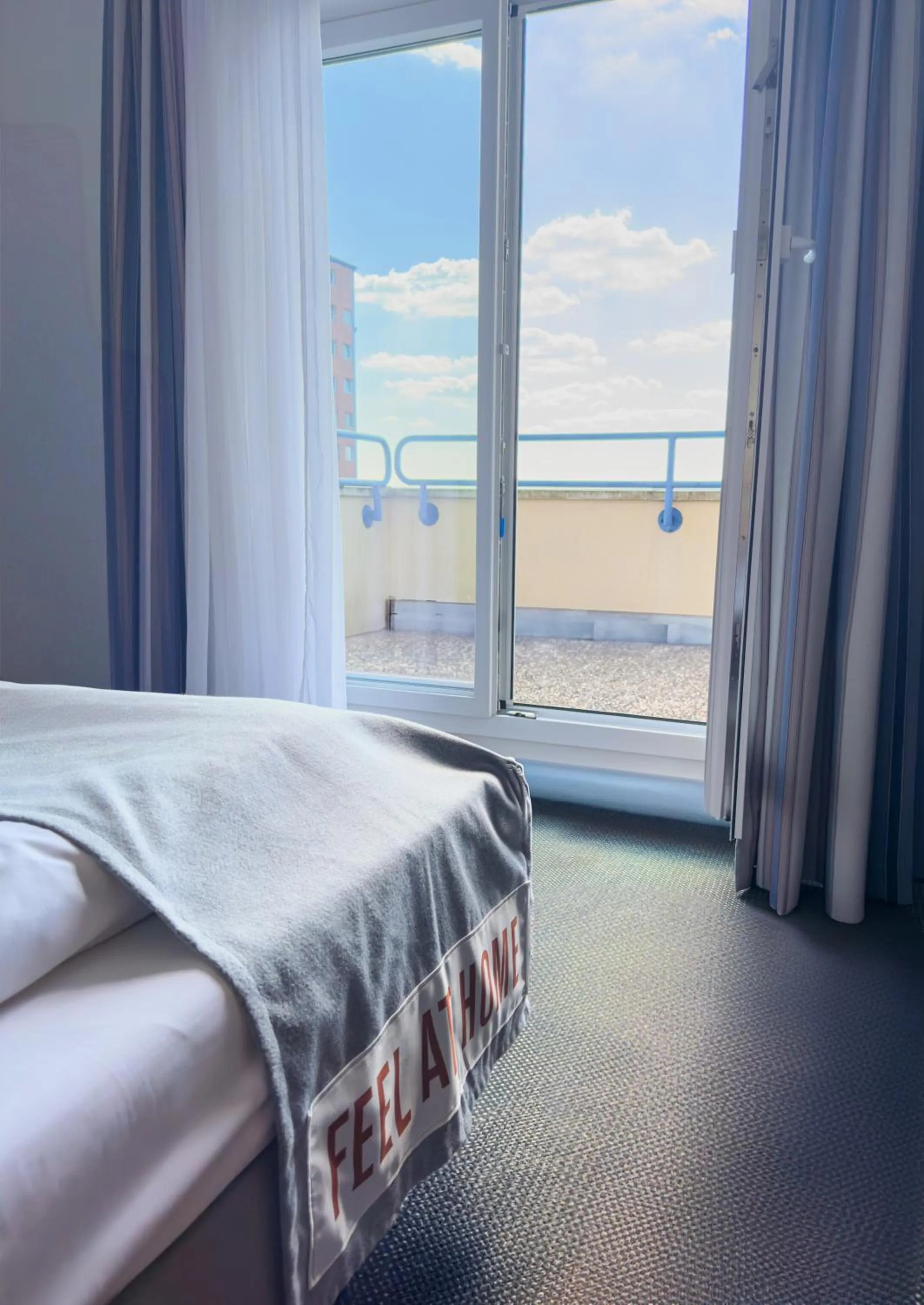 Photo of the whole room, Bed in ACHAT Hotel Frankfurt Airport