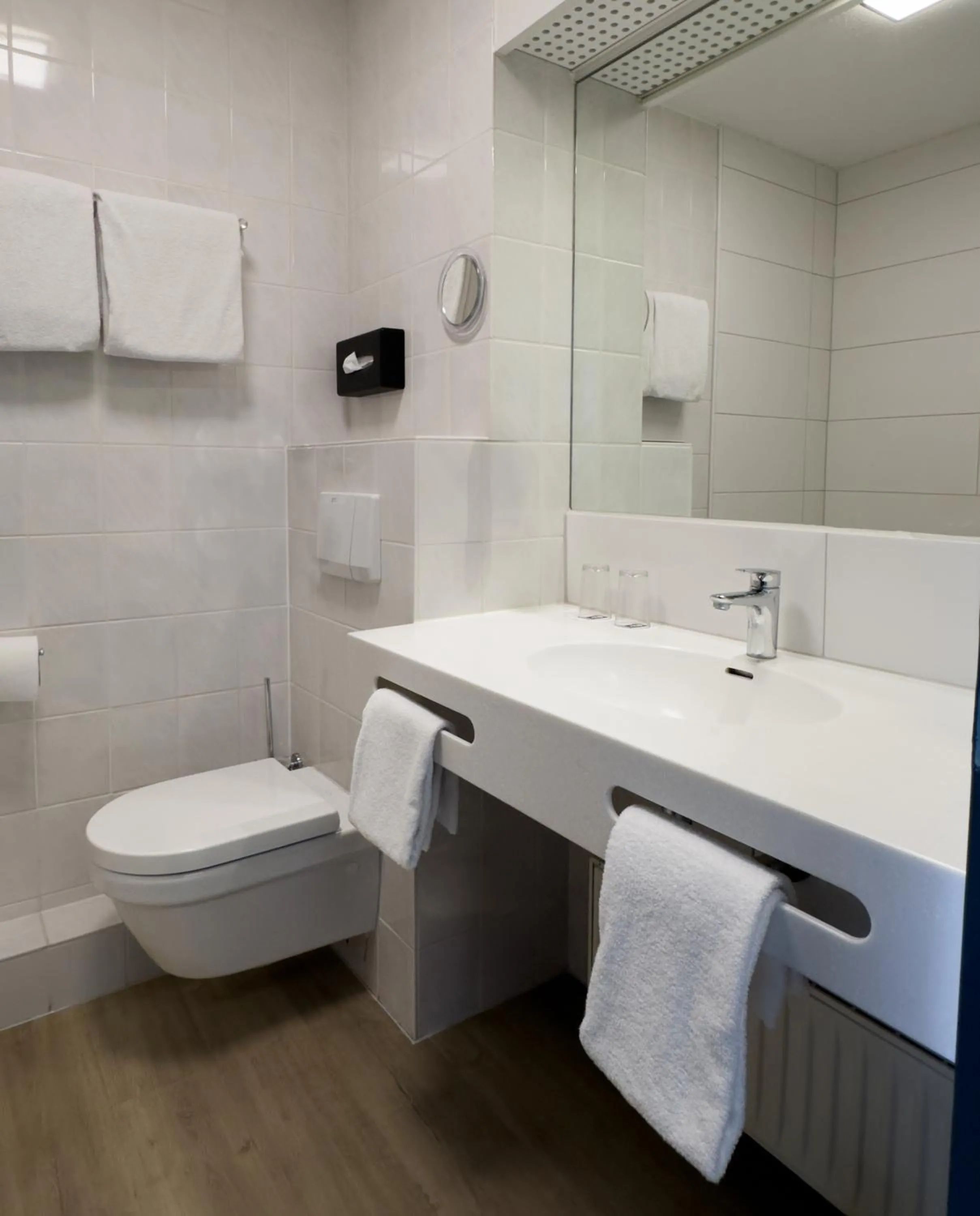 Bathroom in ACHAT Hotel Frankfurt Airport