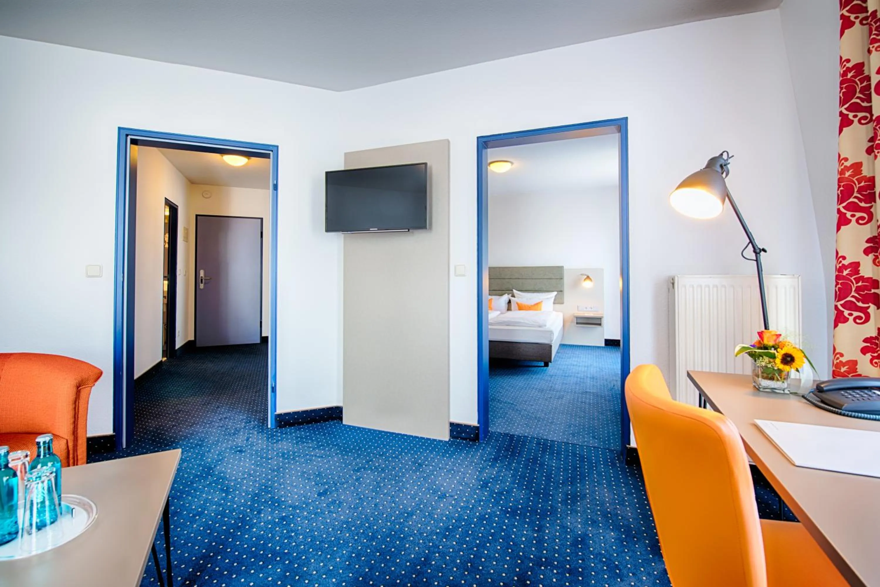 Living room, Bed in ACHAT Hotel Zwickau