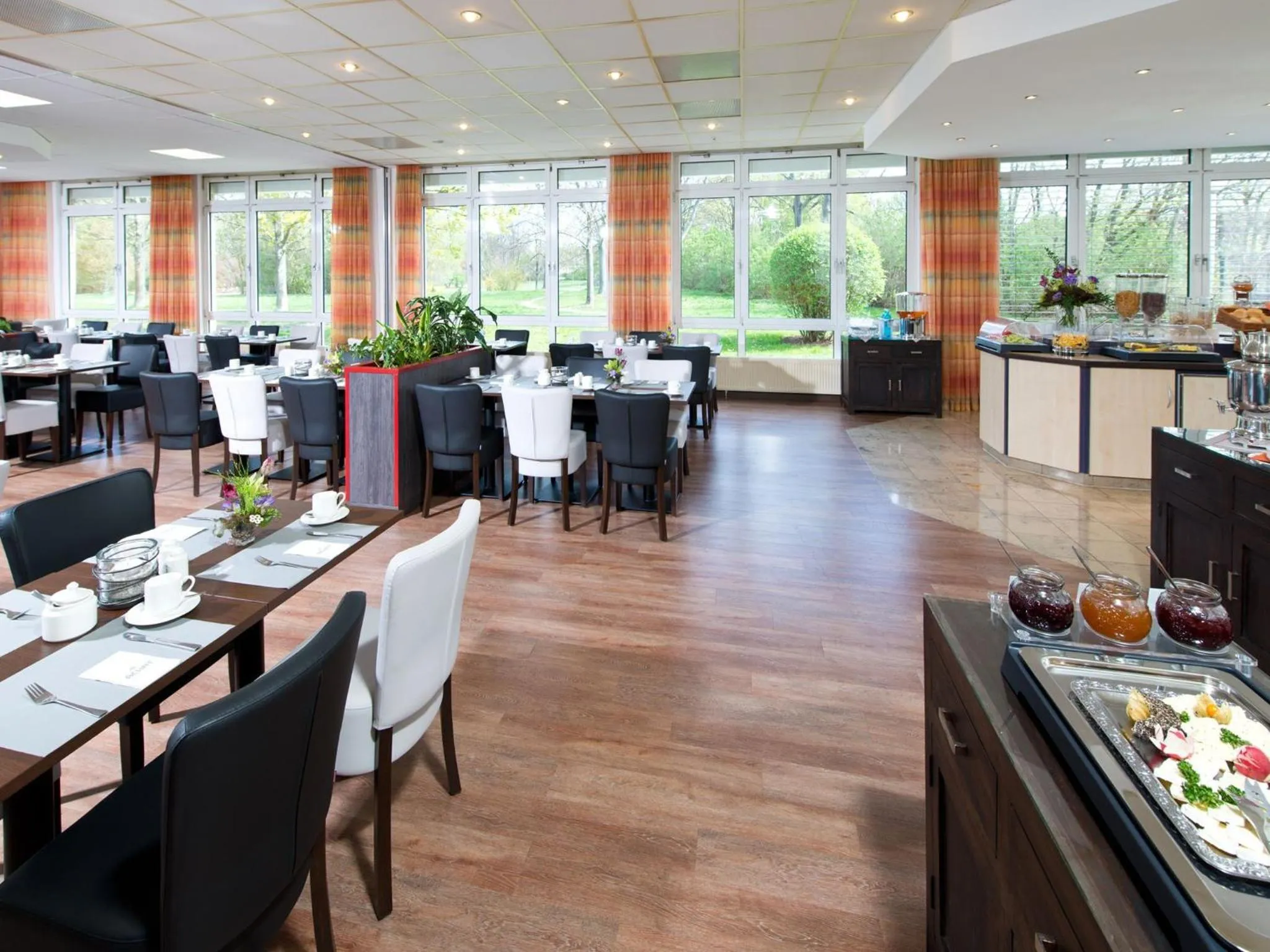 Restaurant/places to eat in ACHAT Hotel Zwickau
