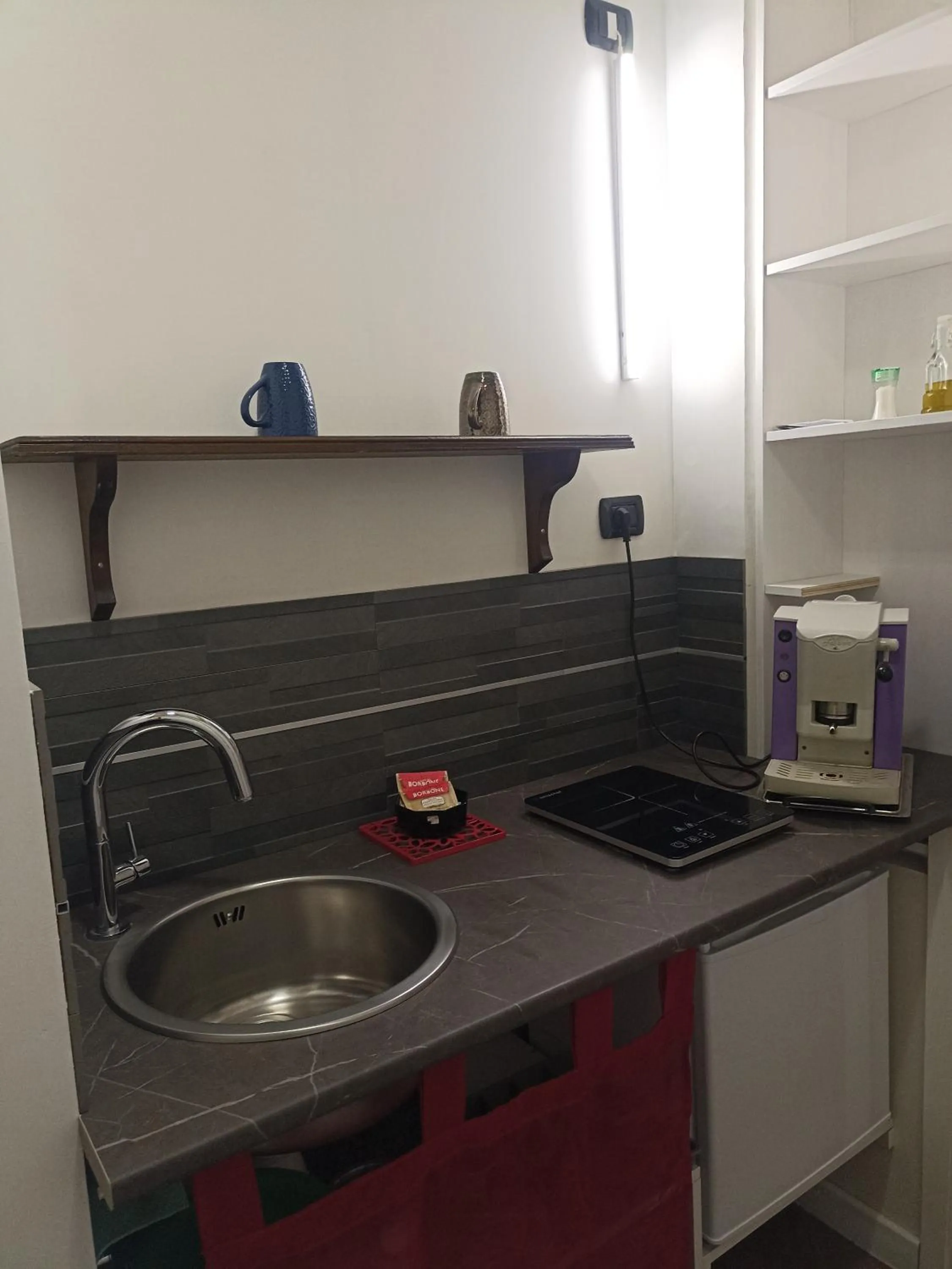 Coffee/tea facilities, Kitchen/Kitchenette in open