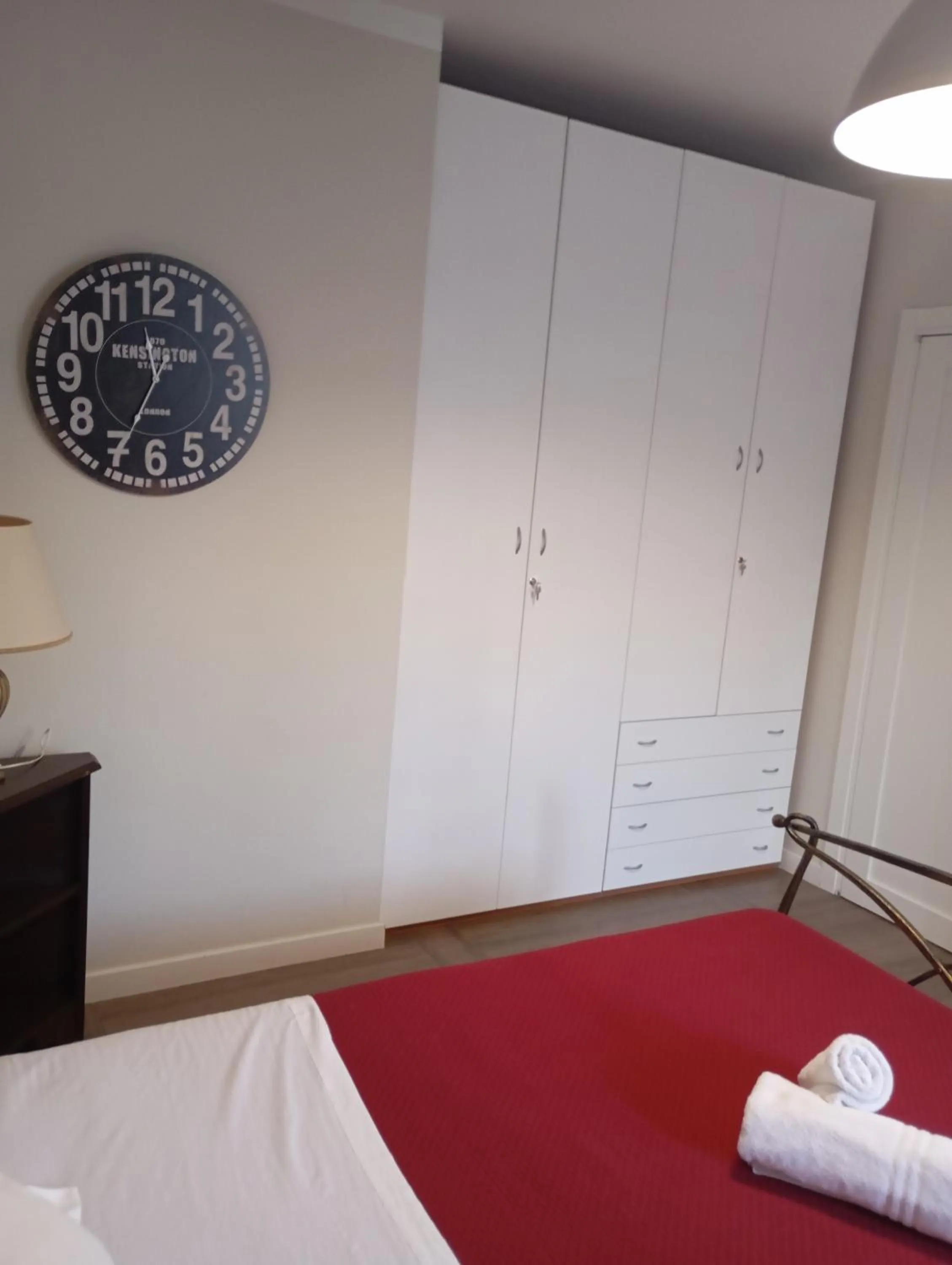 wardrobe, Bed in open