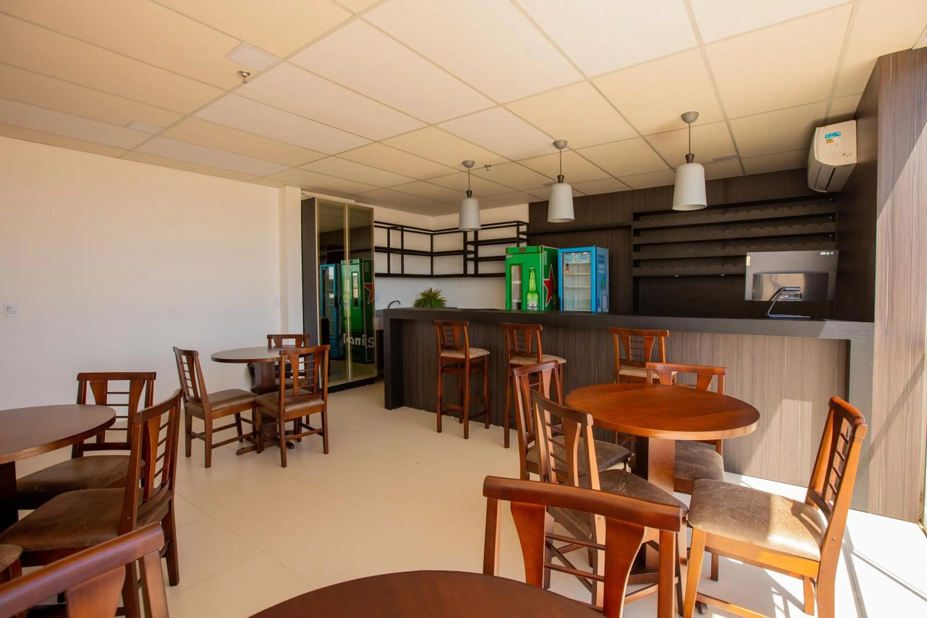 Lounge or bar in Tri Hotel Chapecó