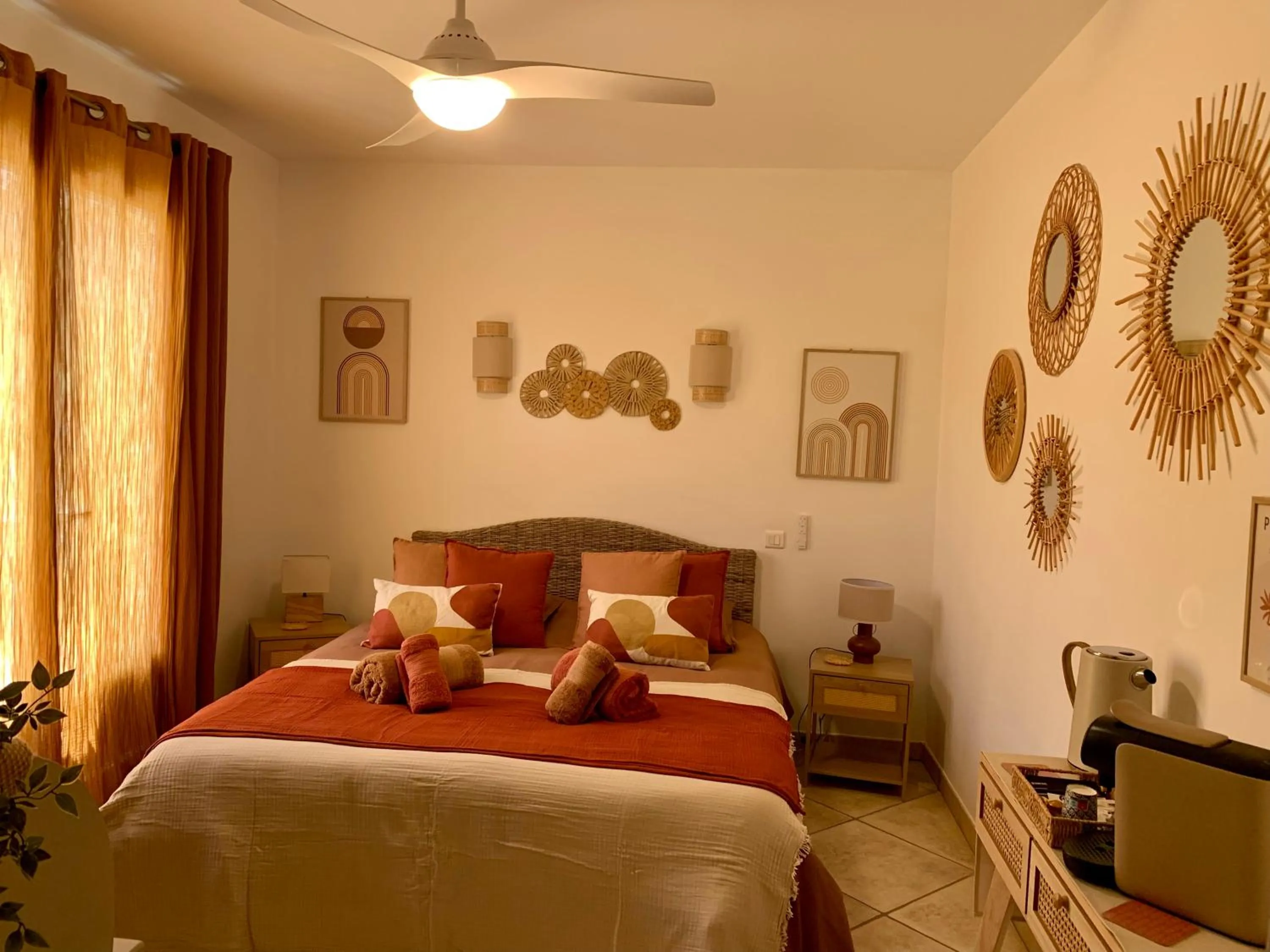 Photo of the whole room, Bed in Villa fiora chambre