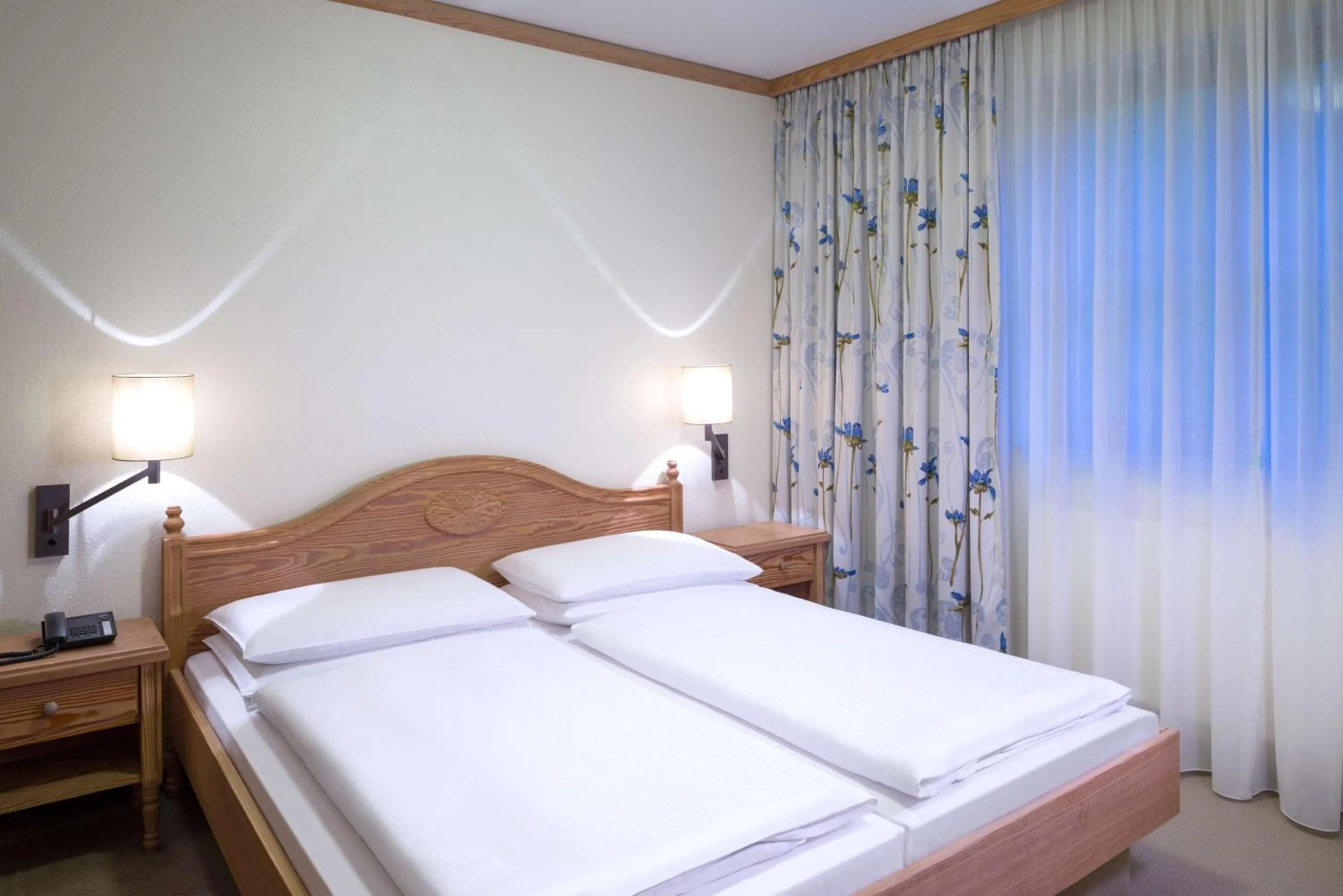 Photo of the whole room, Bed in Dorint Sporthotel Garmisch-Partenkirchen