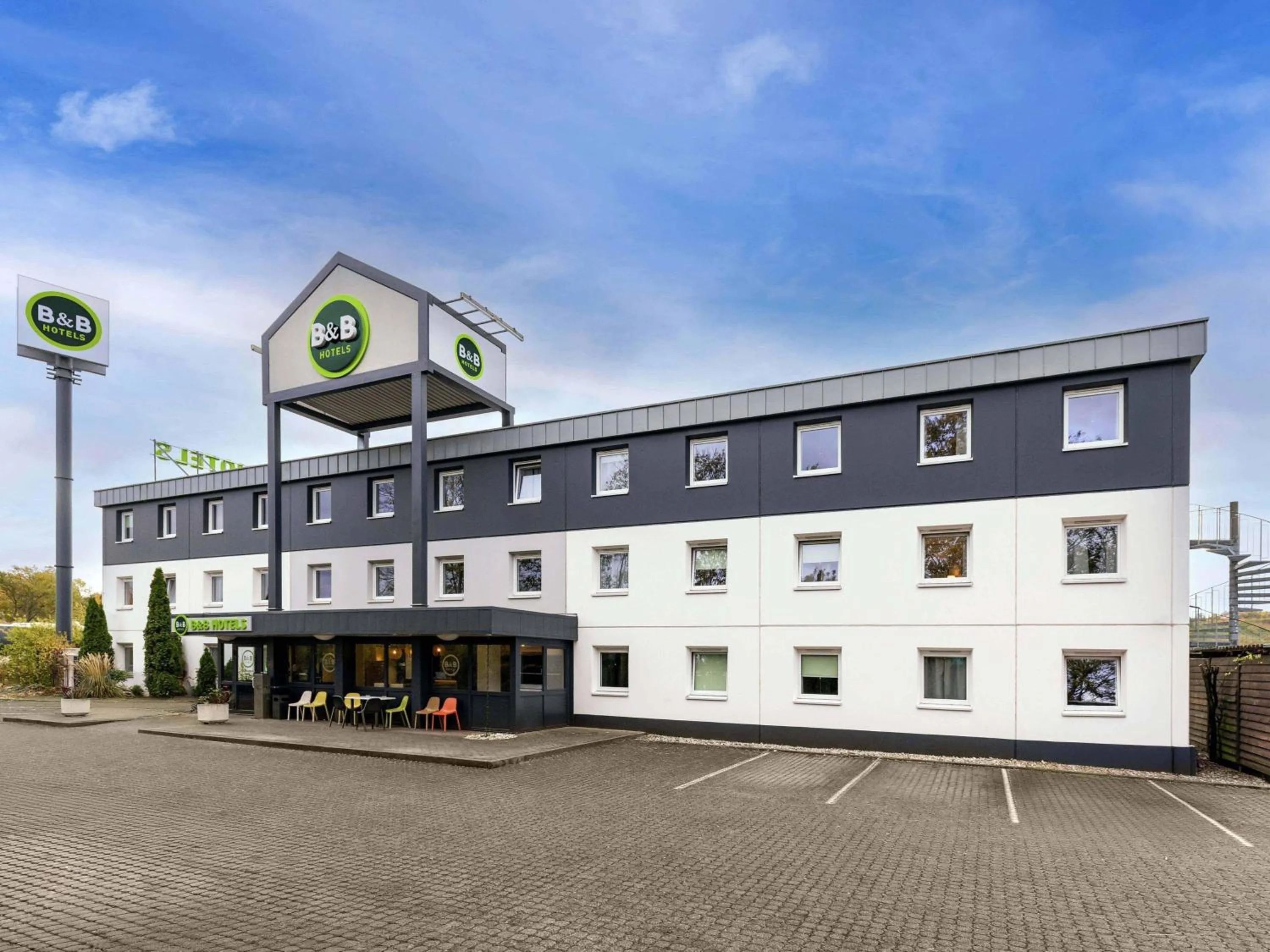 Property building in B&B HOTEL Koblenz-Nord