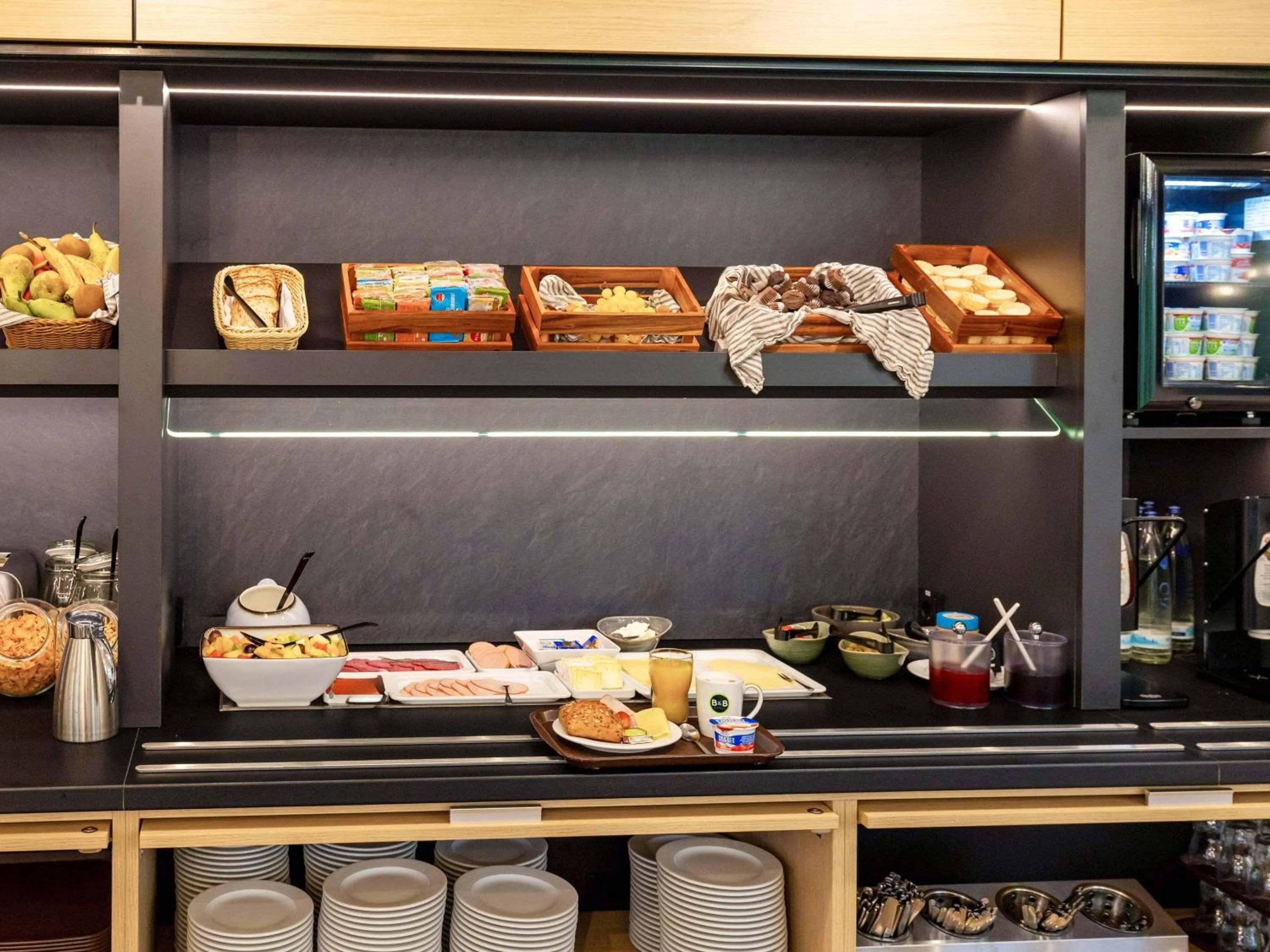 Restaurant/places to eat in B&B HOTEL Koblenz-Nord