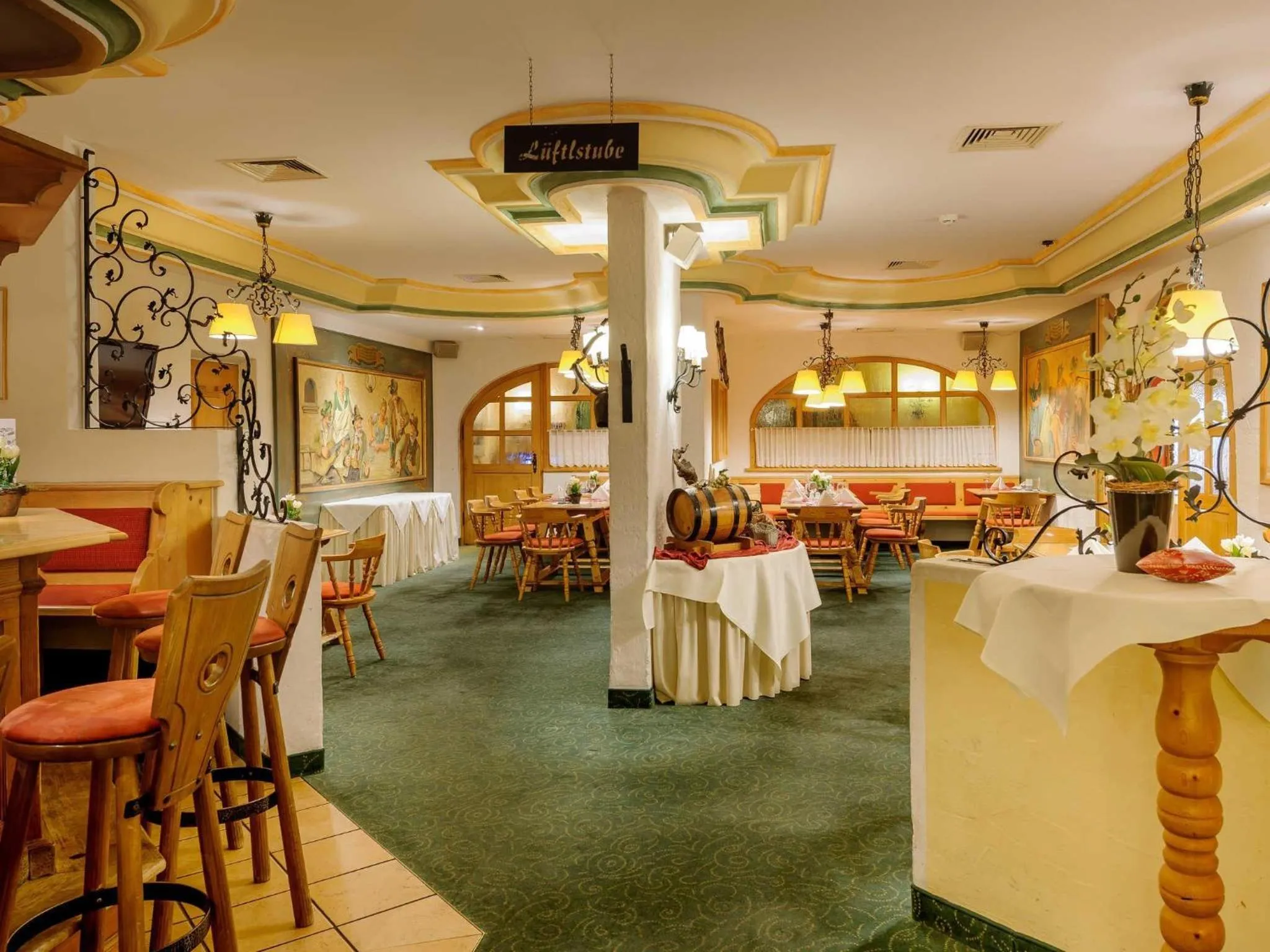 Lounge or bar in Mercure Hotel Garmisch Partenkirchen