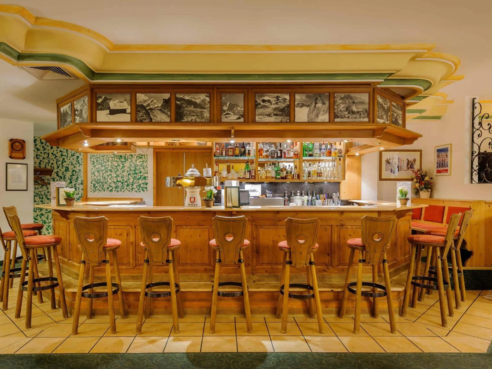 Lounge or bar in Mercure Hotel Garmisch Partenkirchen