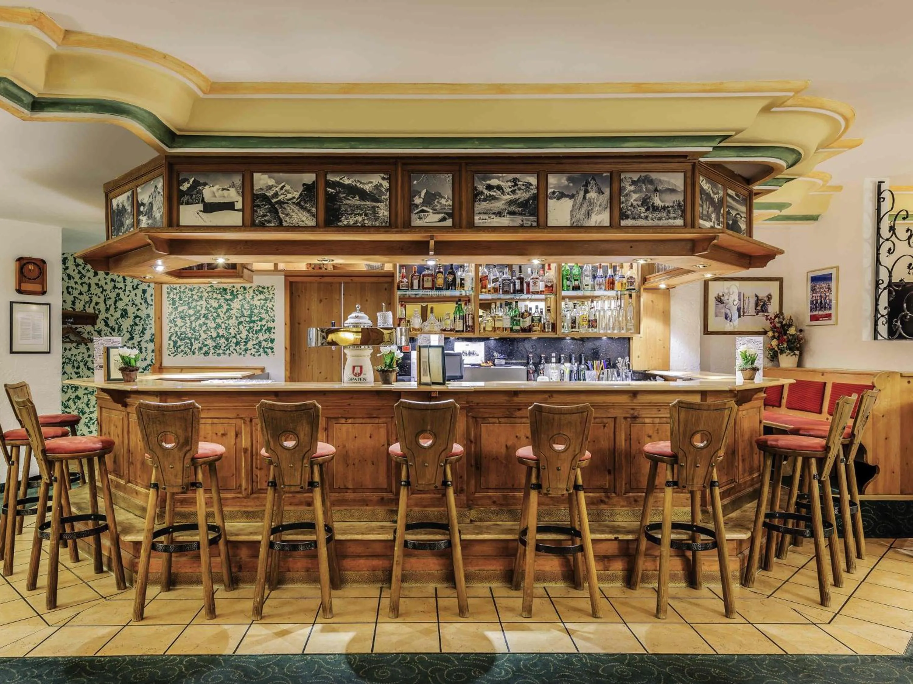 Lounge or bar in Mercure Hotel Garmisch Partenkirchen