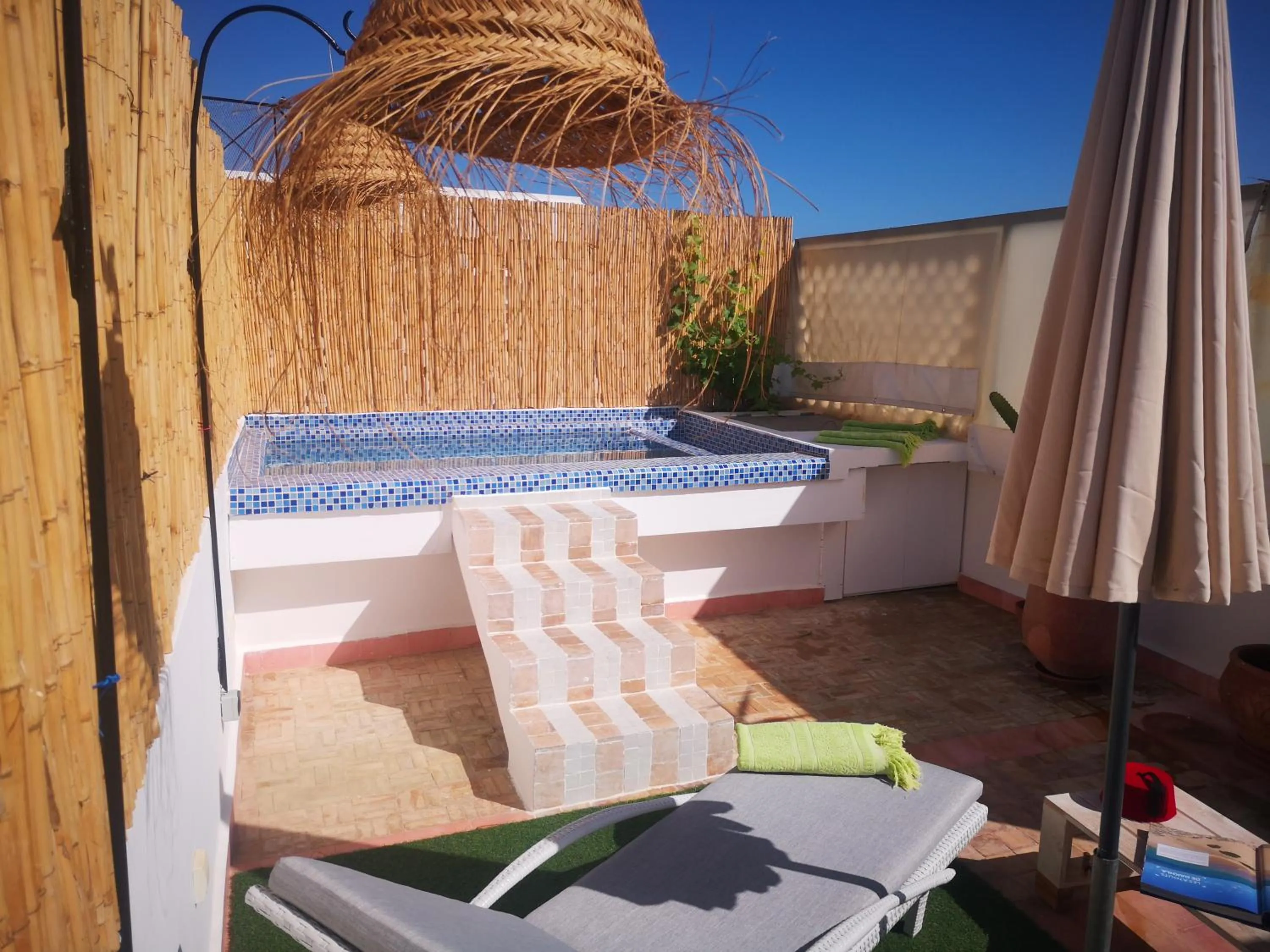 Swimming pool in Riad Louane