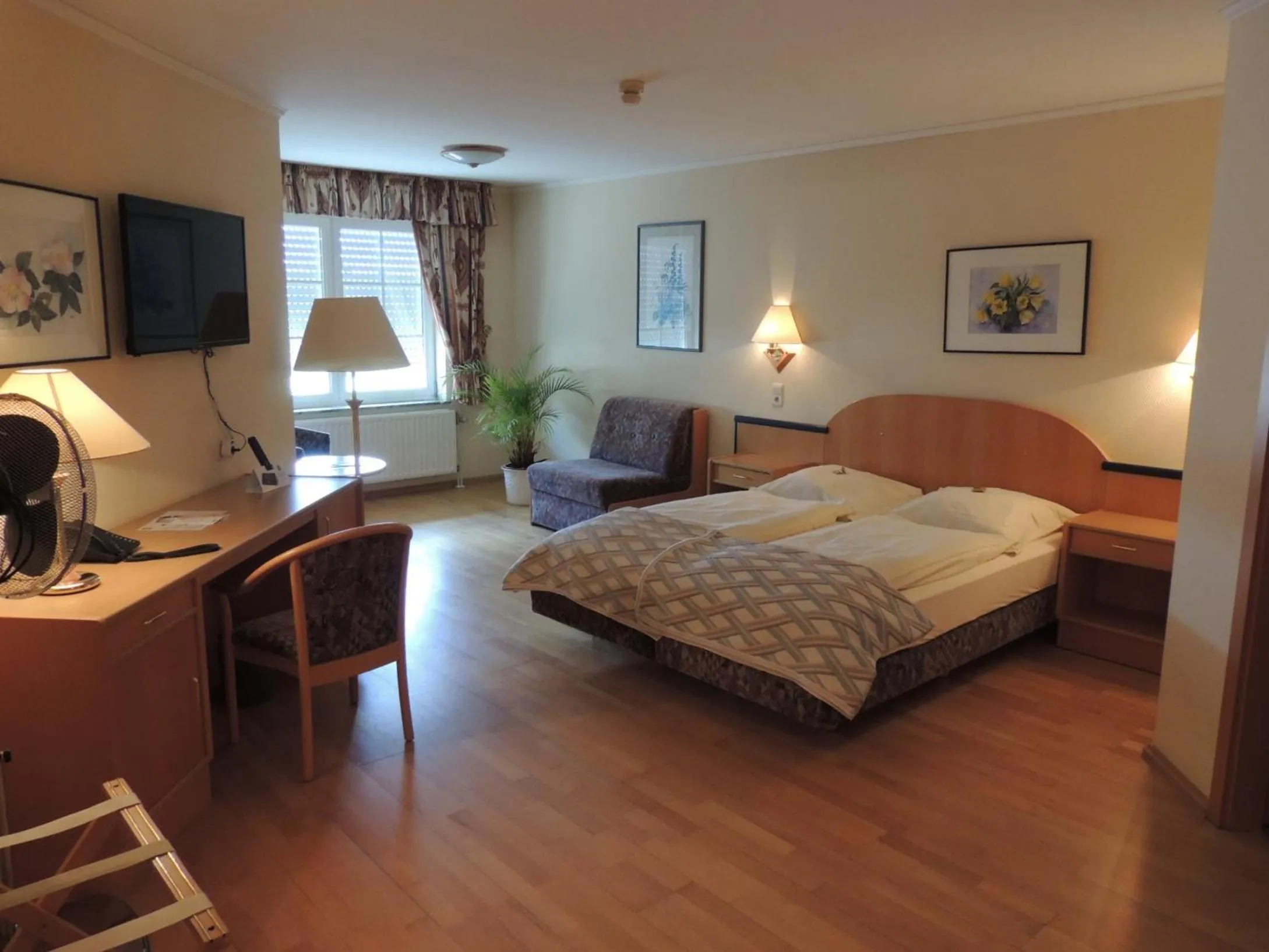 Photo of the whole room, Bed in Hotel-Restaurant Zum Onkel Jonathan